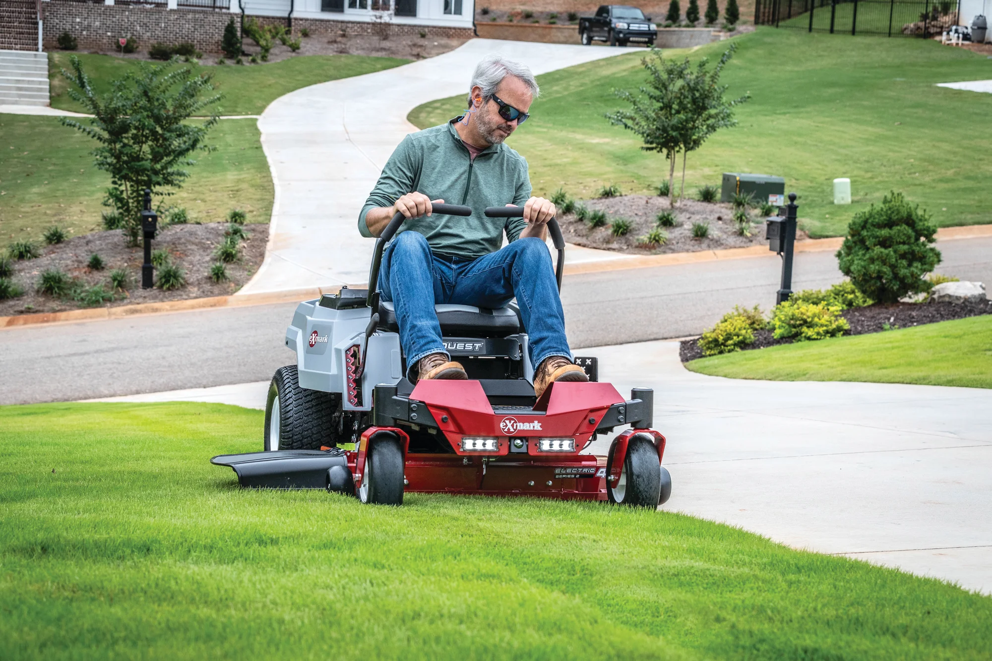 Exmark Quest V Series Zero Turn Rider Qzv060B0242H00 Man Mower Driveway product image