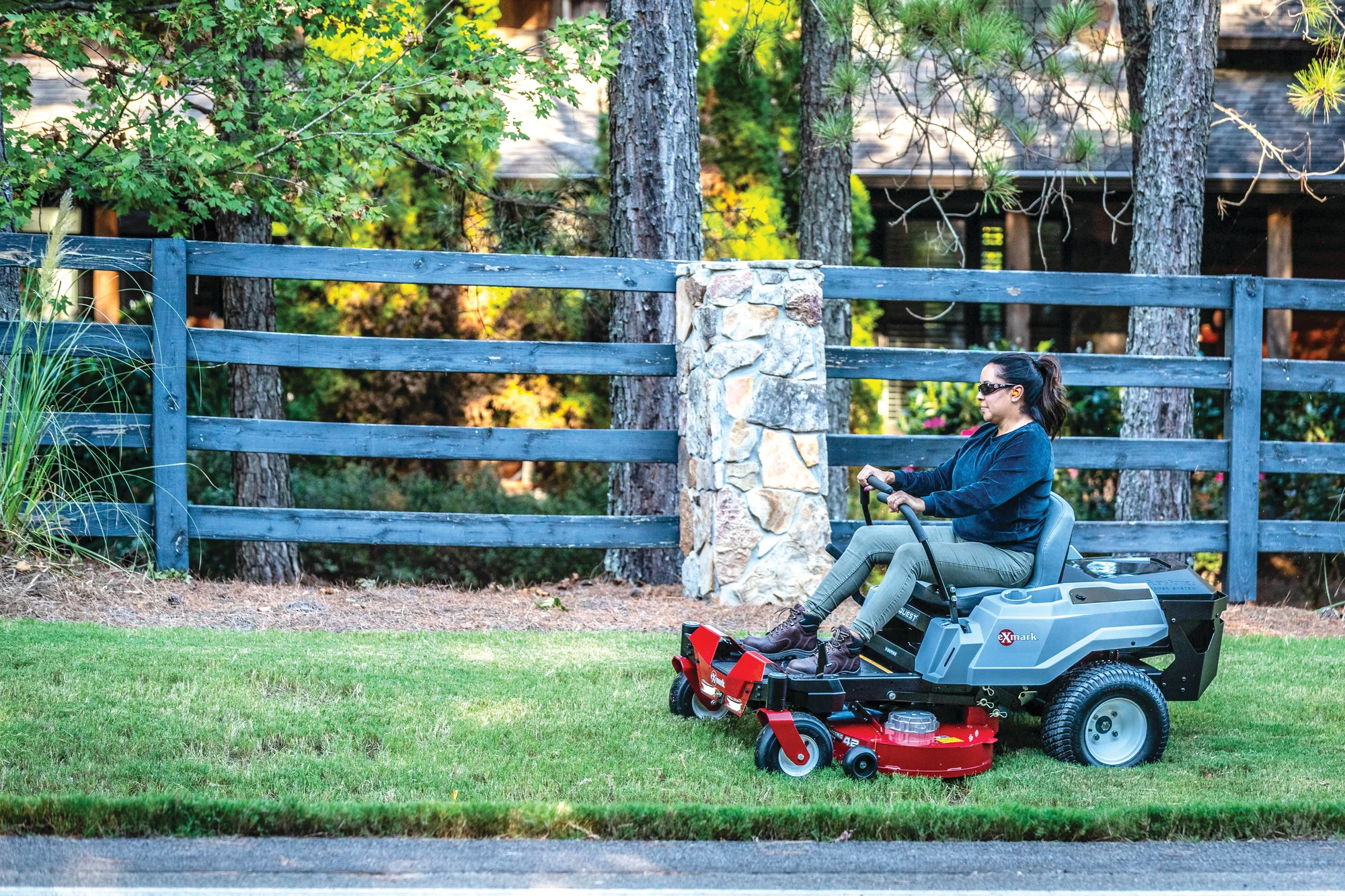 Exmark Quest V Series Zero Turn Riders Heavy Duty Fabricated Deck feature image