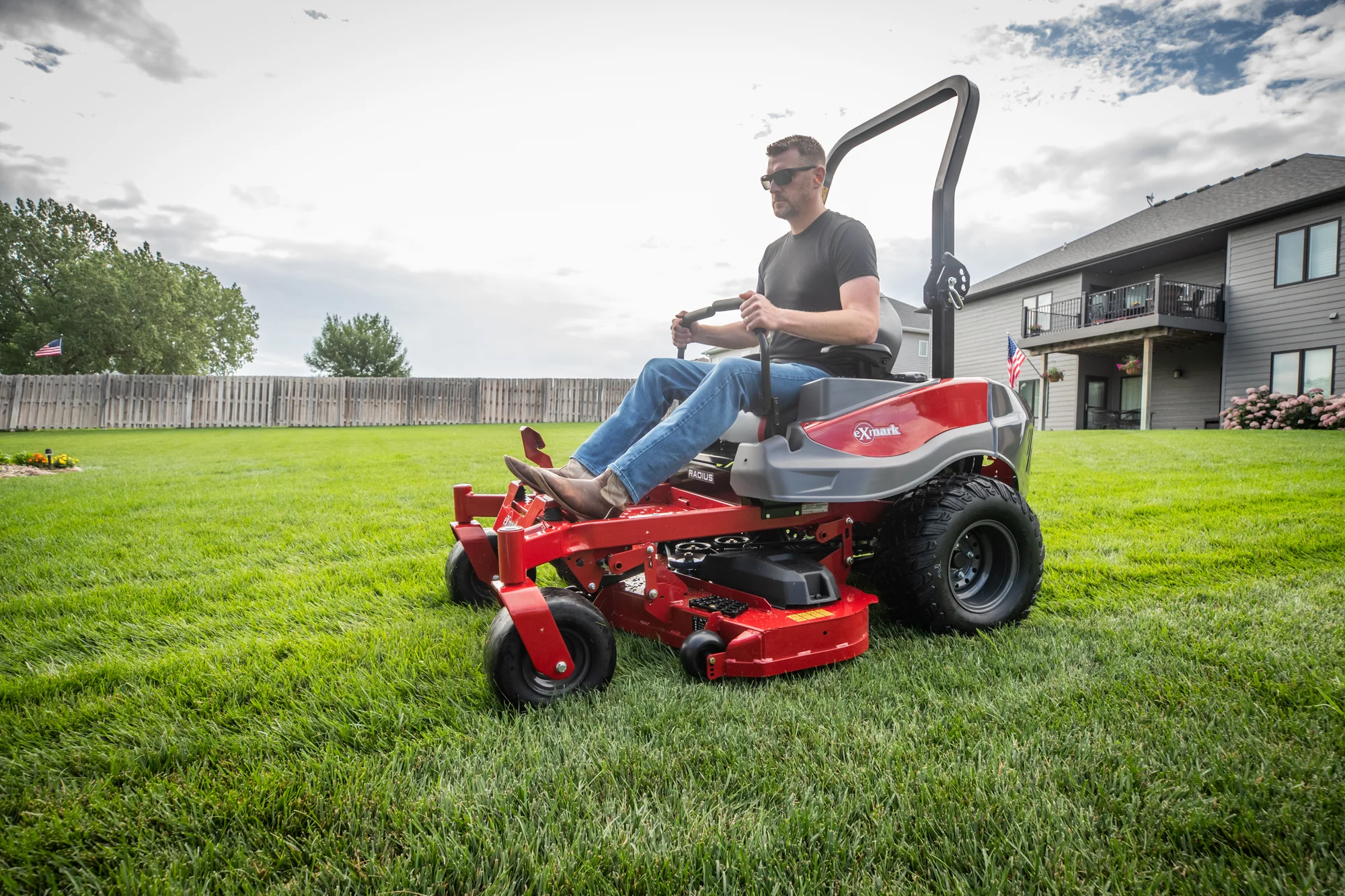 Exmark Radius E Series Zero Turn Rider Rde691Gka54200 Man On Mower Wide Angle Front View Right product image