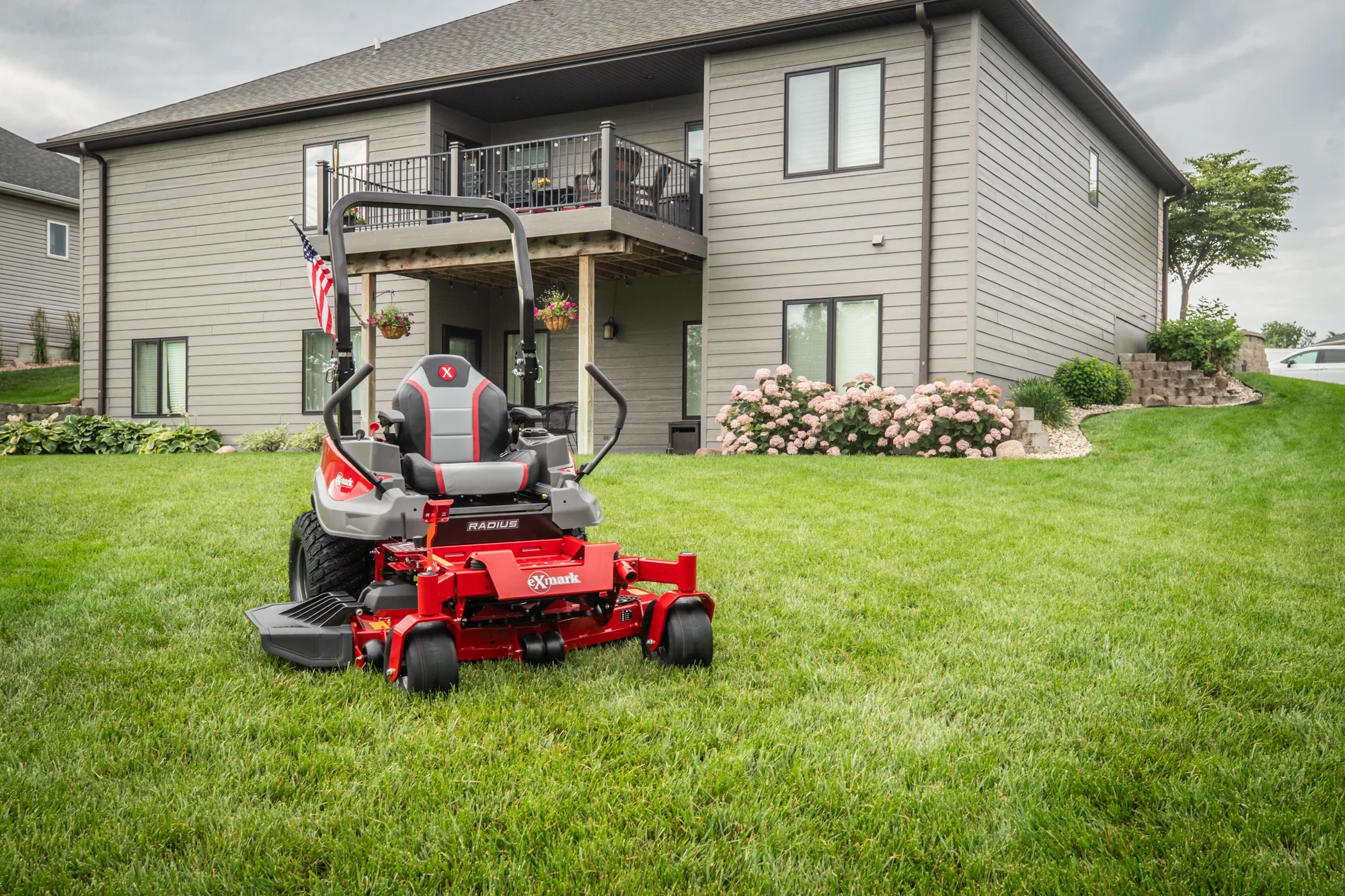 Exmark Radius E Series Zero Turn Rider RDE691GKA54200 Exmark Radius E Series Zero Turn Rider Rde691Gka54200 Mower Front House product image