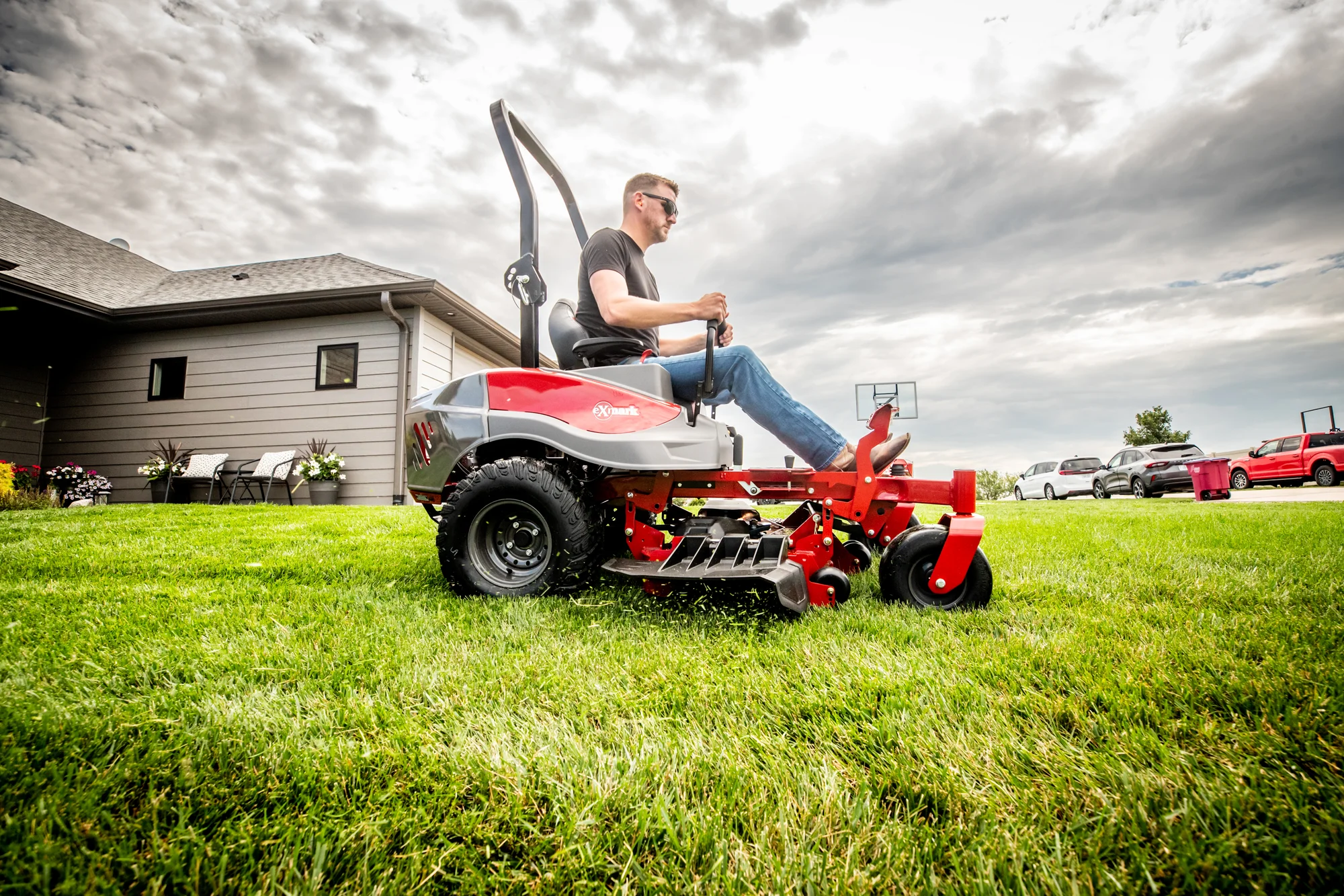 Exmark Radius E Series Zero Turn Riders Efficient Grass Discharge feature image