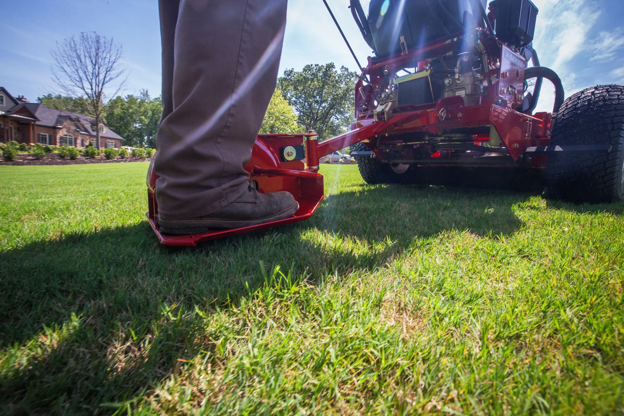 Exmark Turf Tracer X Series Lawn Mower Ttx691Gka60400 Step product image