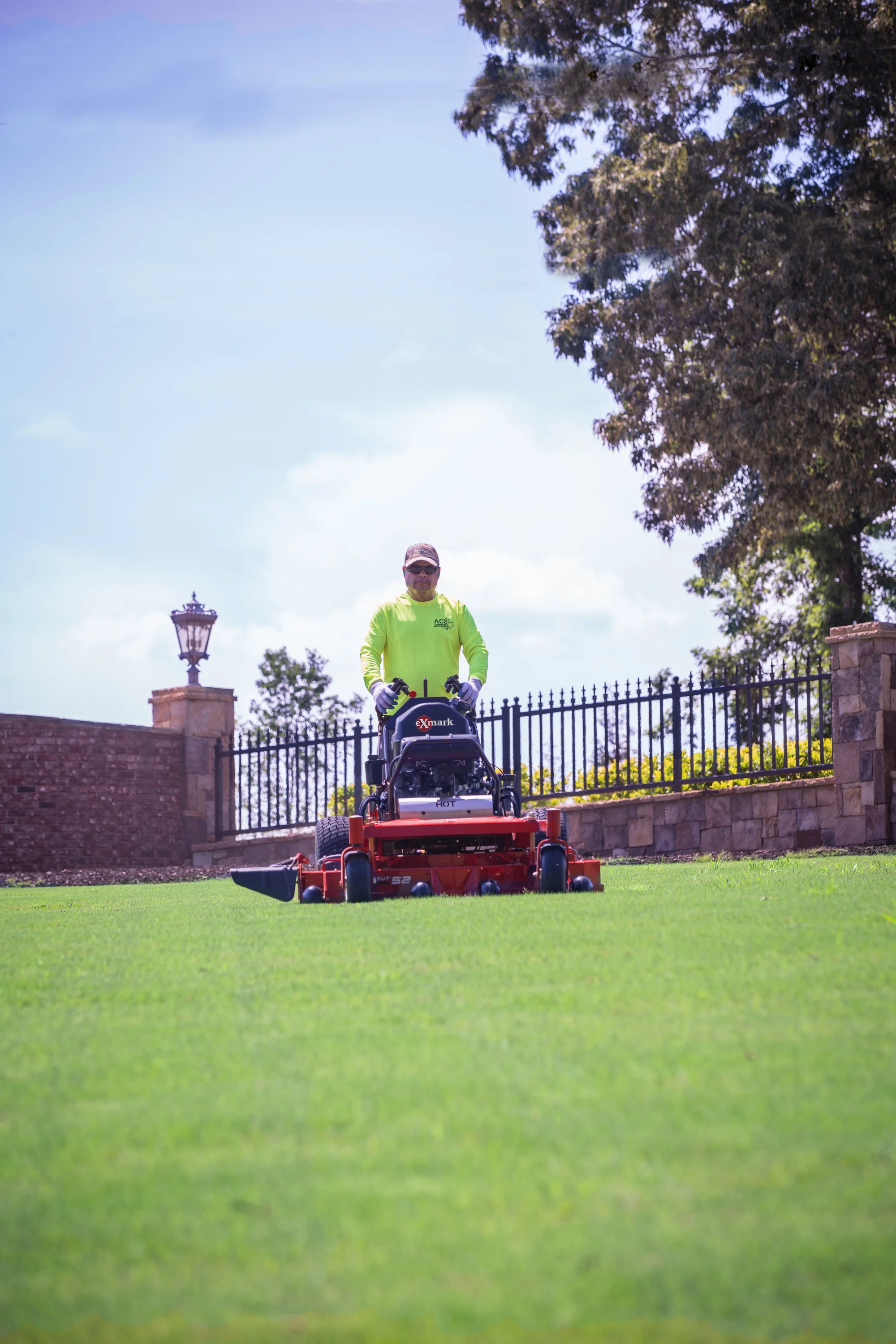 Exmark Turf Tracer X Series Lawn Mower Ttx730Ekc52400 Man Mower Fence product image