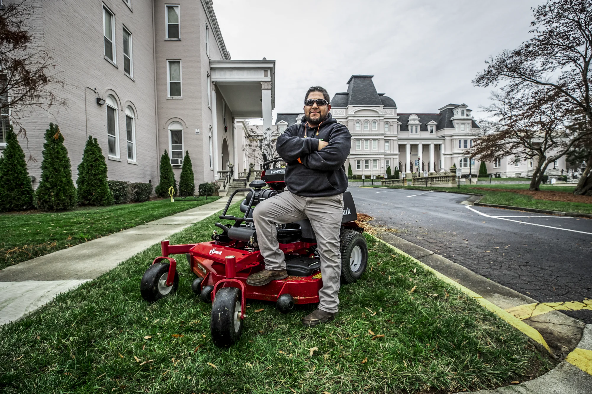 Exmark Vertex S Series Stand On Lawn Mower Vxs730Gka60400 Man Posing Mower product image