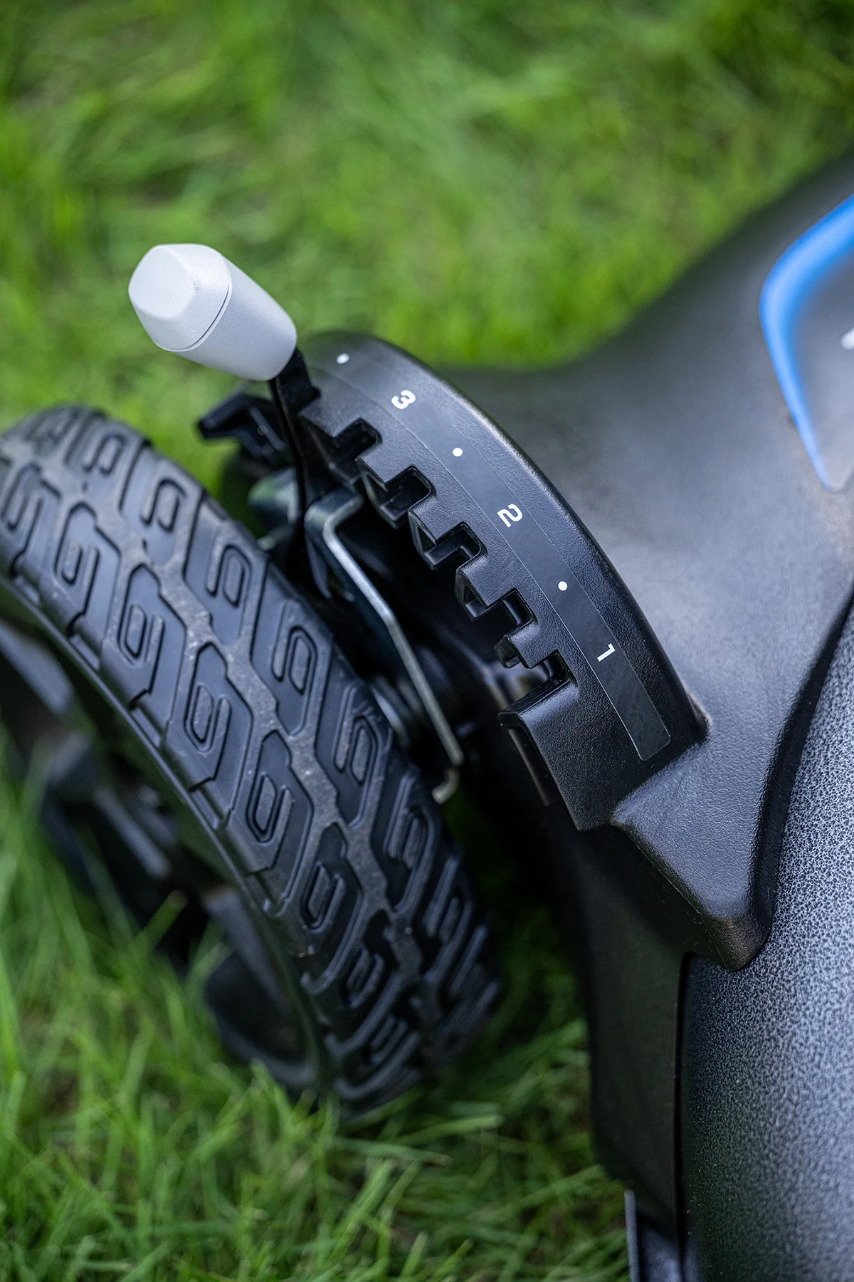 Honda Battery Operated Walk Behind Mowers Adjustable Cutting Height System feature image