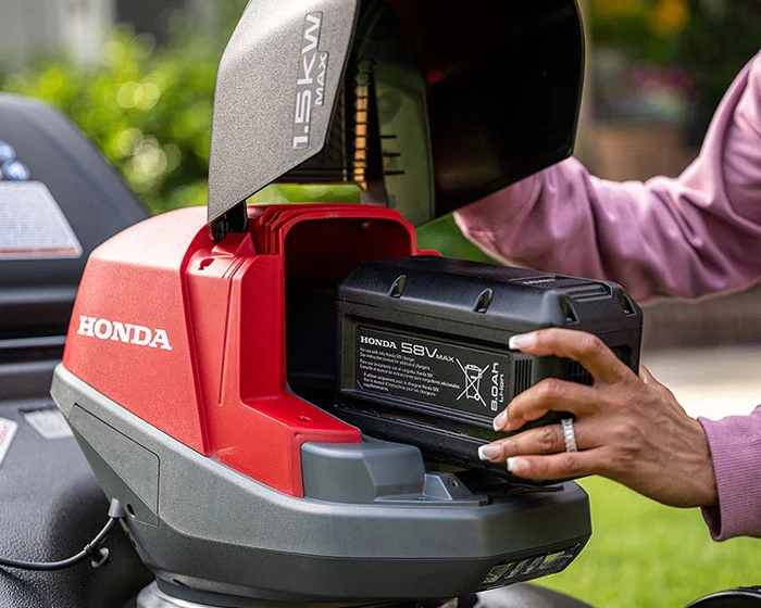 Honda Hrx Bv Battery Powered Walk Behind Lawn Mower Hrx217Vka4 Switching Battery product image