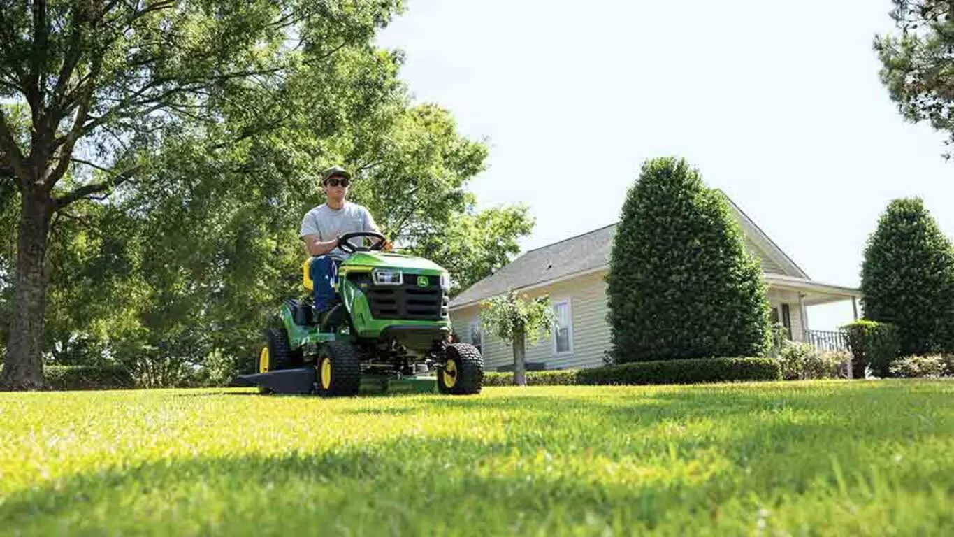 John Deere 100 Series Tractors Edge Cutting System feature image