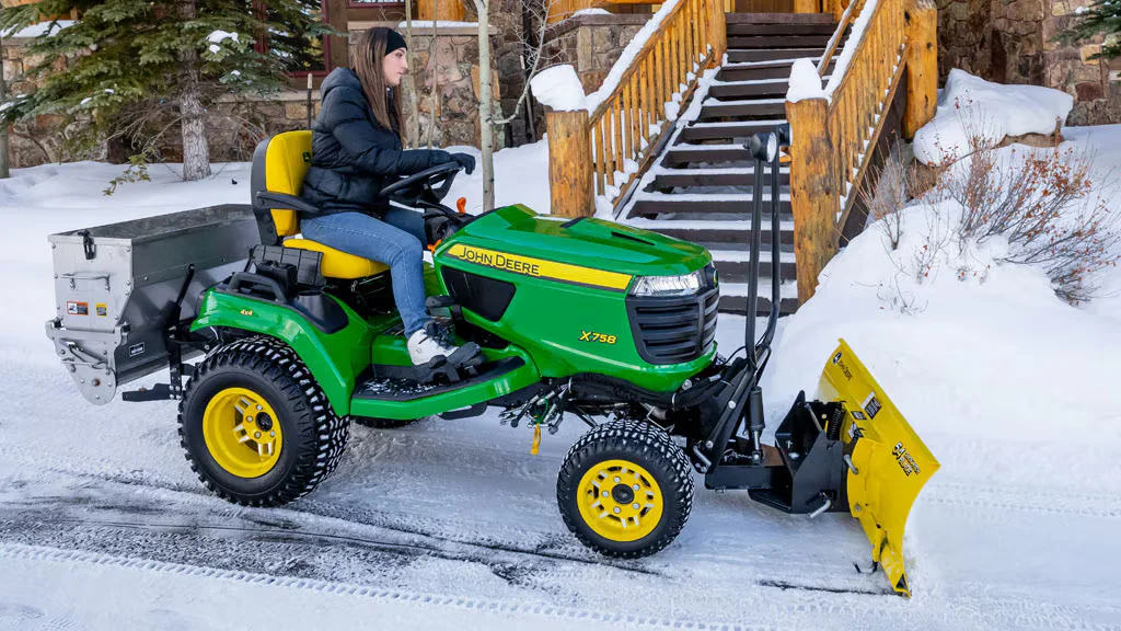 John Deere Signature X700 Series Tractors Full Time 4WD Available feature image