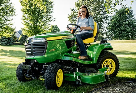 John Deere Signature X700 Series Tractors Hydraulic Power Steering feature image