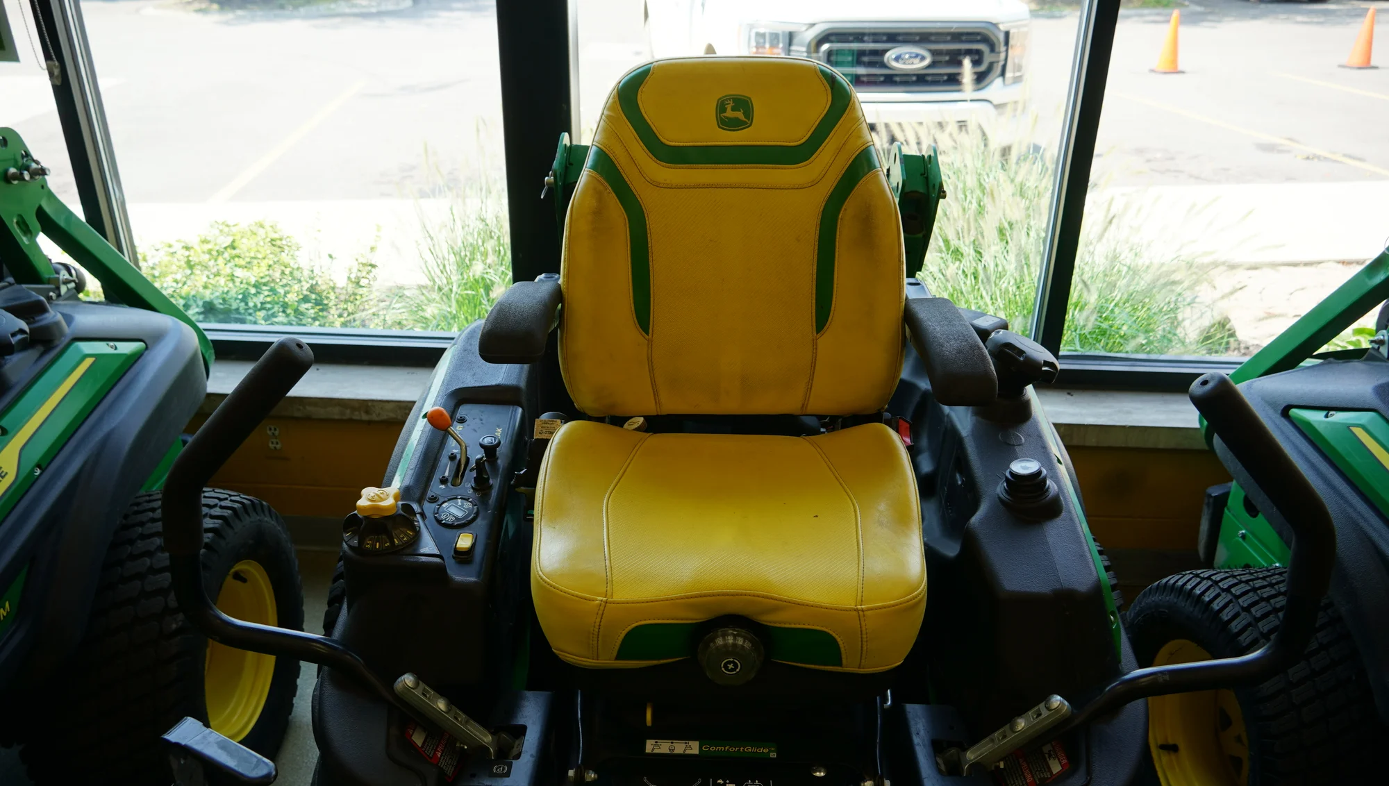 Used John Deere Z950M 54 in Zero Turn Mower TR4977F