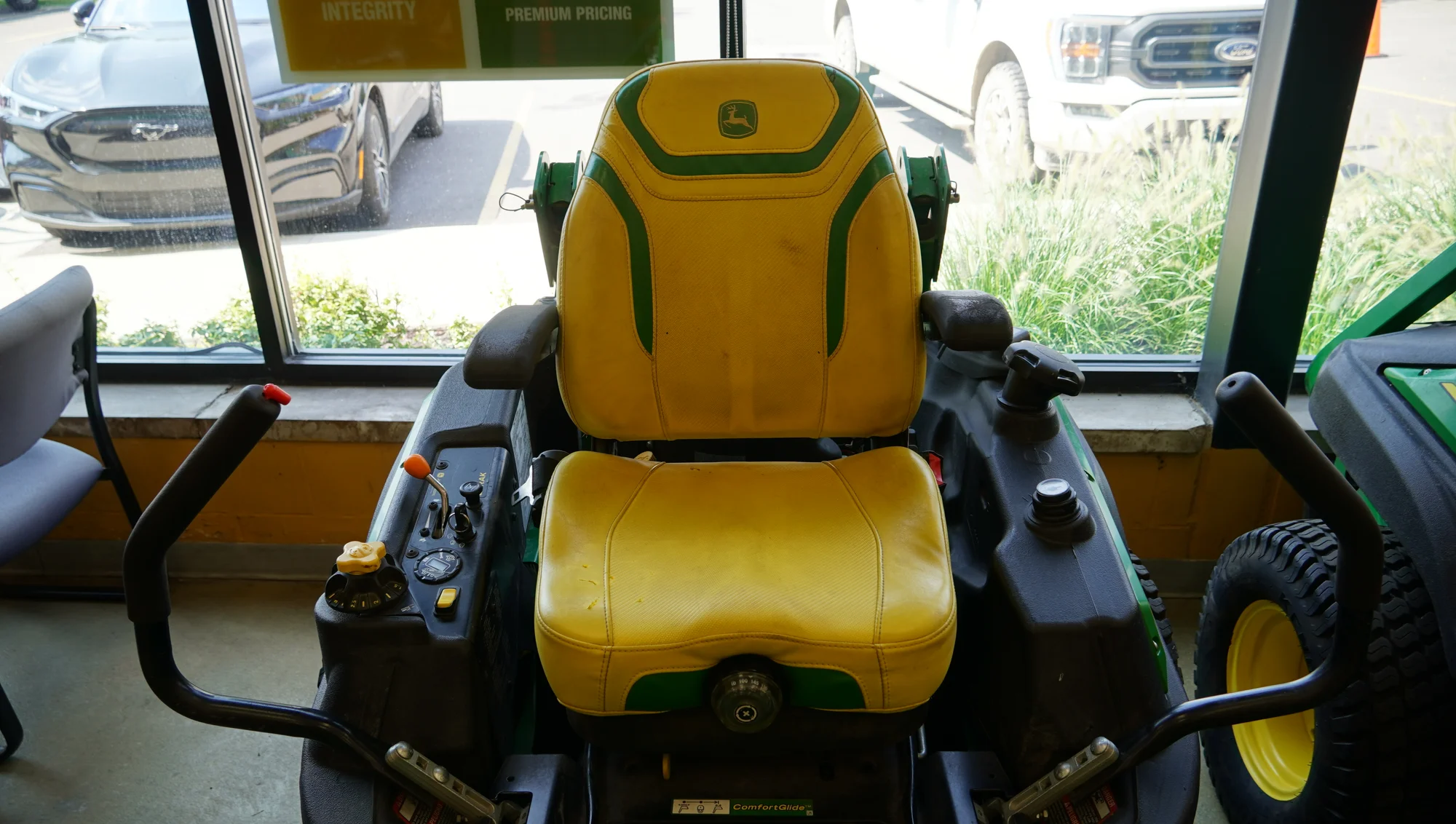 Used John Deere Z950M 60 in Zero Turn Mower TR4975F