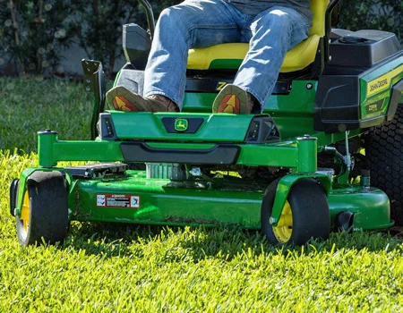 John Deere Ztrak 300 Series Electric Tractors Low Maintenance Design feature image