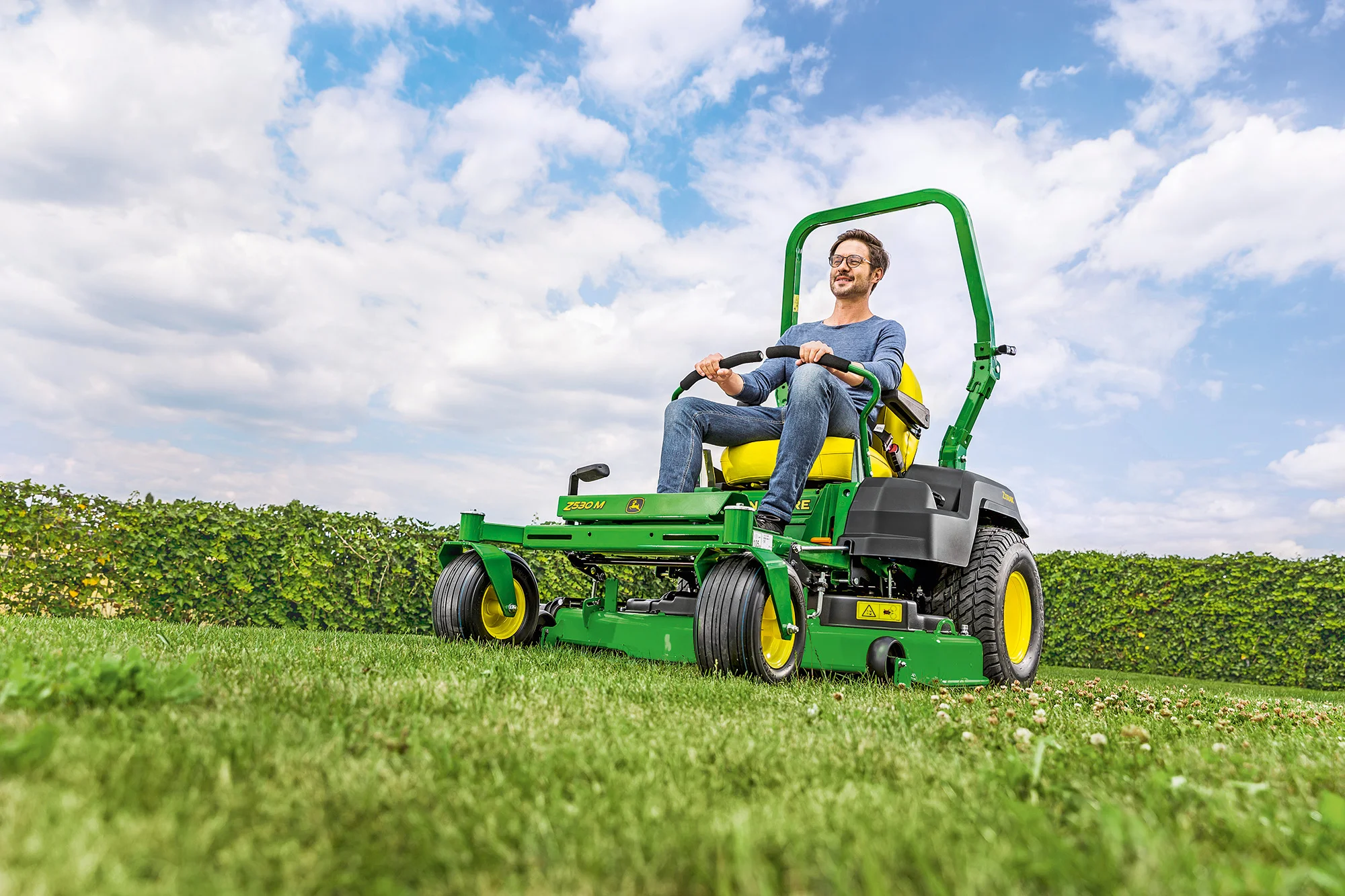 John Deere ZTrak 500 Series Zero Turn Rider Z530M-54 John Deere Ztrak 500 Series Zero Turn Rider Z530M Wide Angle Man On Mower product image