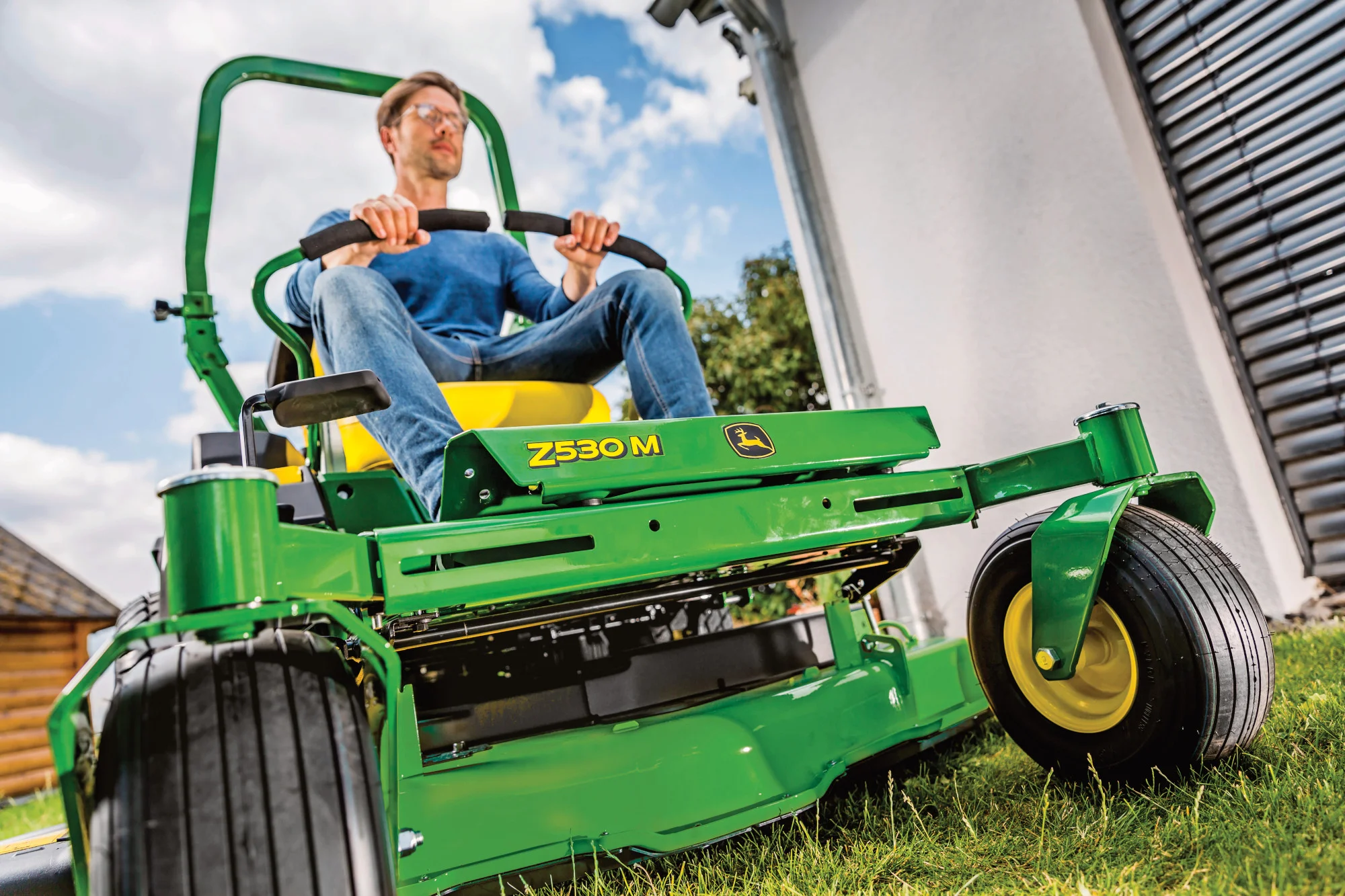 John Deere ZTrak 500 Series Zero Turn Rider Z530M-48 John Deere Ztrak 500 Series Zero Turn Rider Z530M Wide Angle Man On Mower Closeup product image