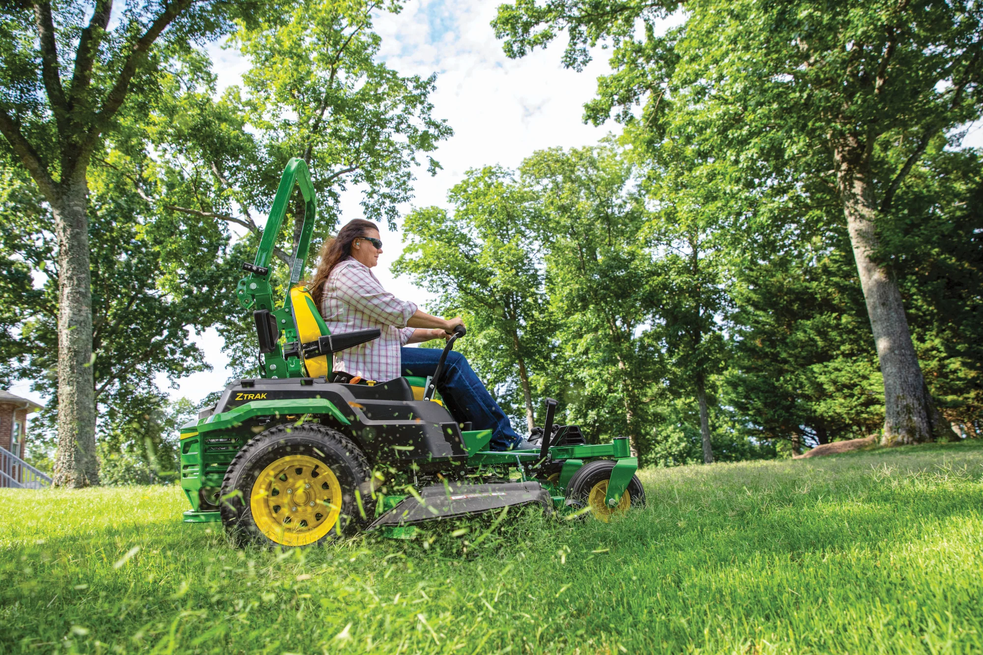 John Deere ZTrak 500 Series Zero Turn Rider Z530R-54 John Deere Ztrak 500 Series Zero Turn Rider Z530R Side View Woman Cutting Grass product image
