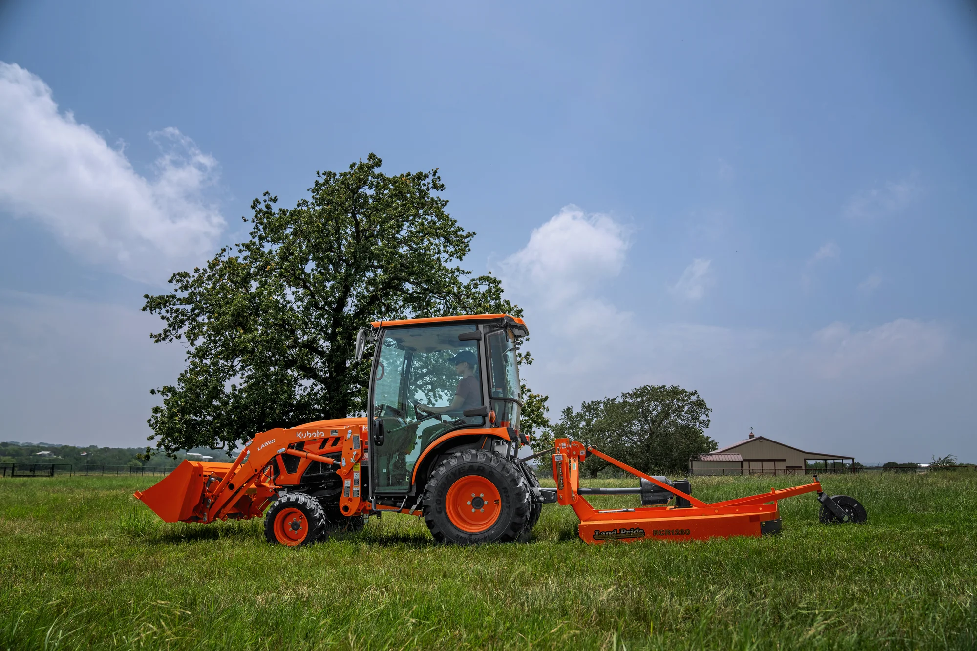 Kubota LX Series Compact Tractor LX2620SUHSD-13148 Kubota Lx Series Compact Tractor Lx2620Suhsd 13148 Side View Left Farm product image