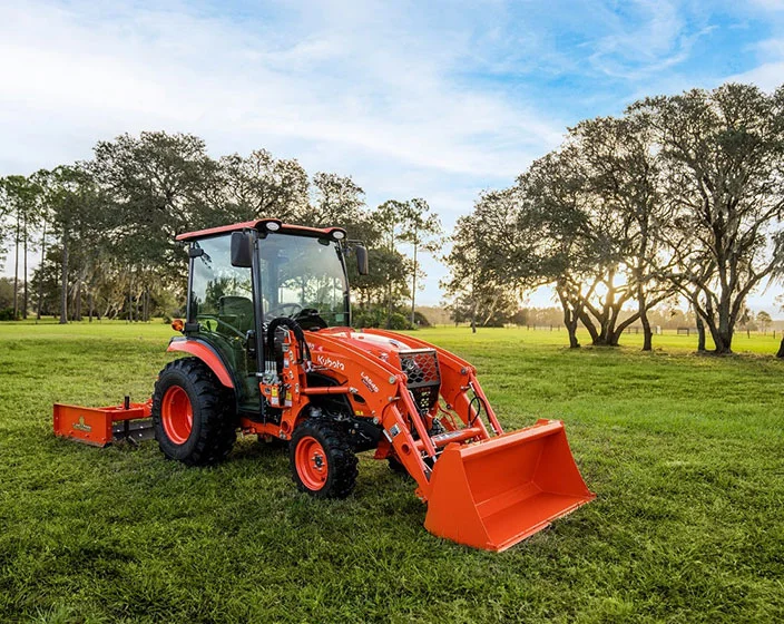 Kubota LX Series Compact Tractor LX3520SUHSDC-11125 Package