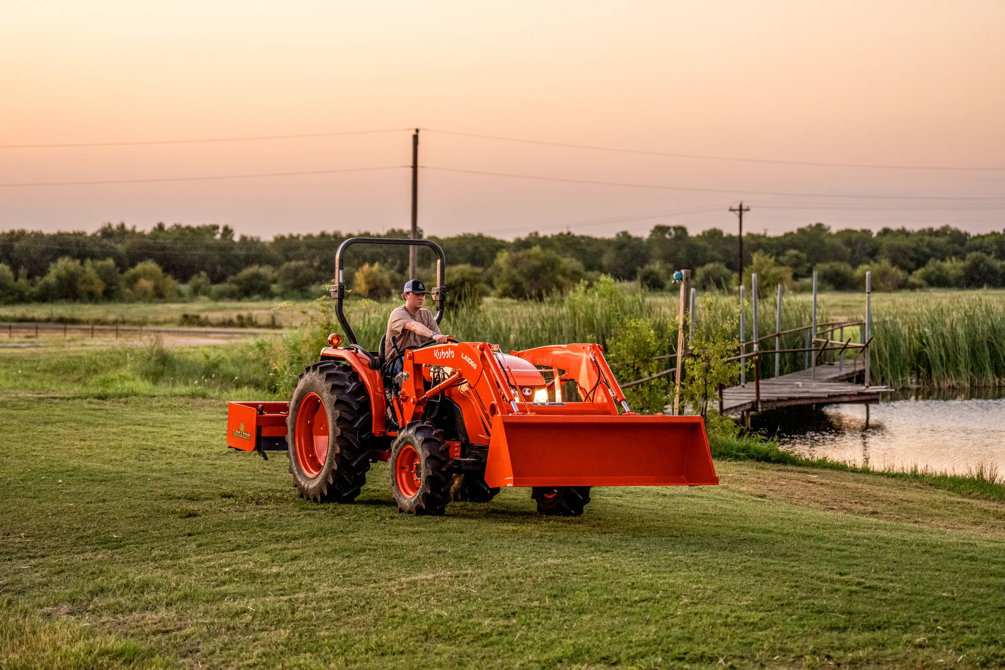 Kubota Mx Series Compact Utility Tractors Mx5400hst 34026 Front View Left Bucket Attachment