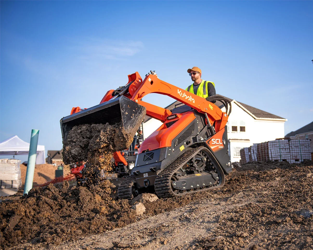 Kubota SCl Series Construction Equipment Vertical Lift Loader Arms feature image