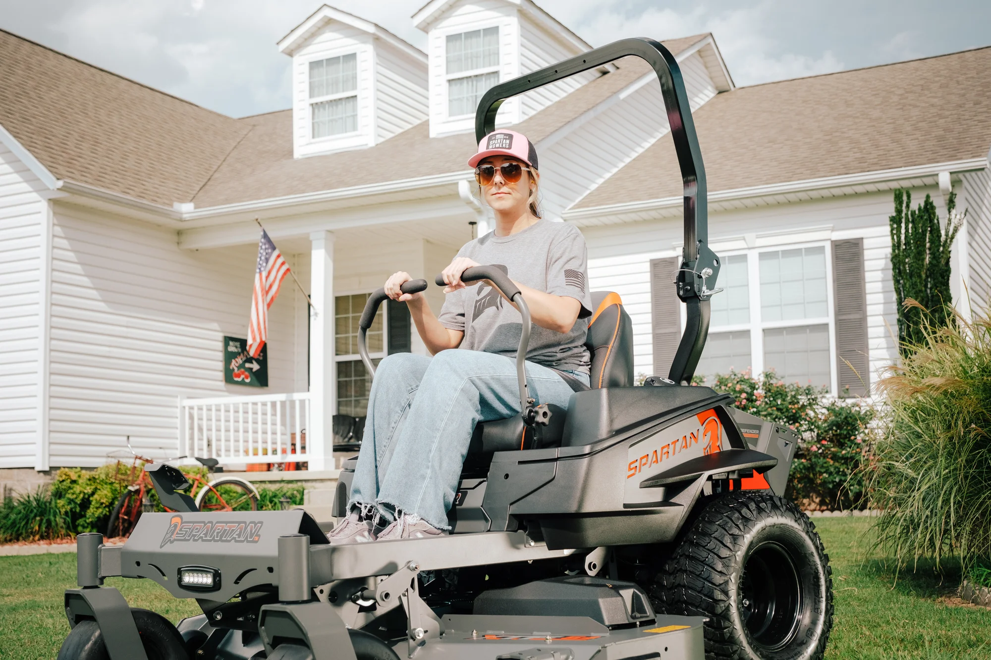 Spartan Defender Zero Turn Rider SZDE1K48691KR Spartan Defender Zero Turn Rider Szde1K48691Kr Woman On Mower House Closeup product image