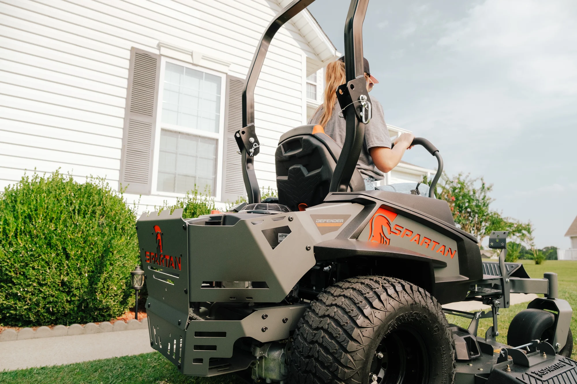 Spartan Defender Zero Turn Rider Szde1K54691Kr Woman On Mower Back View product image