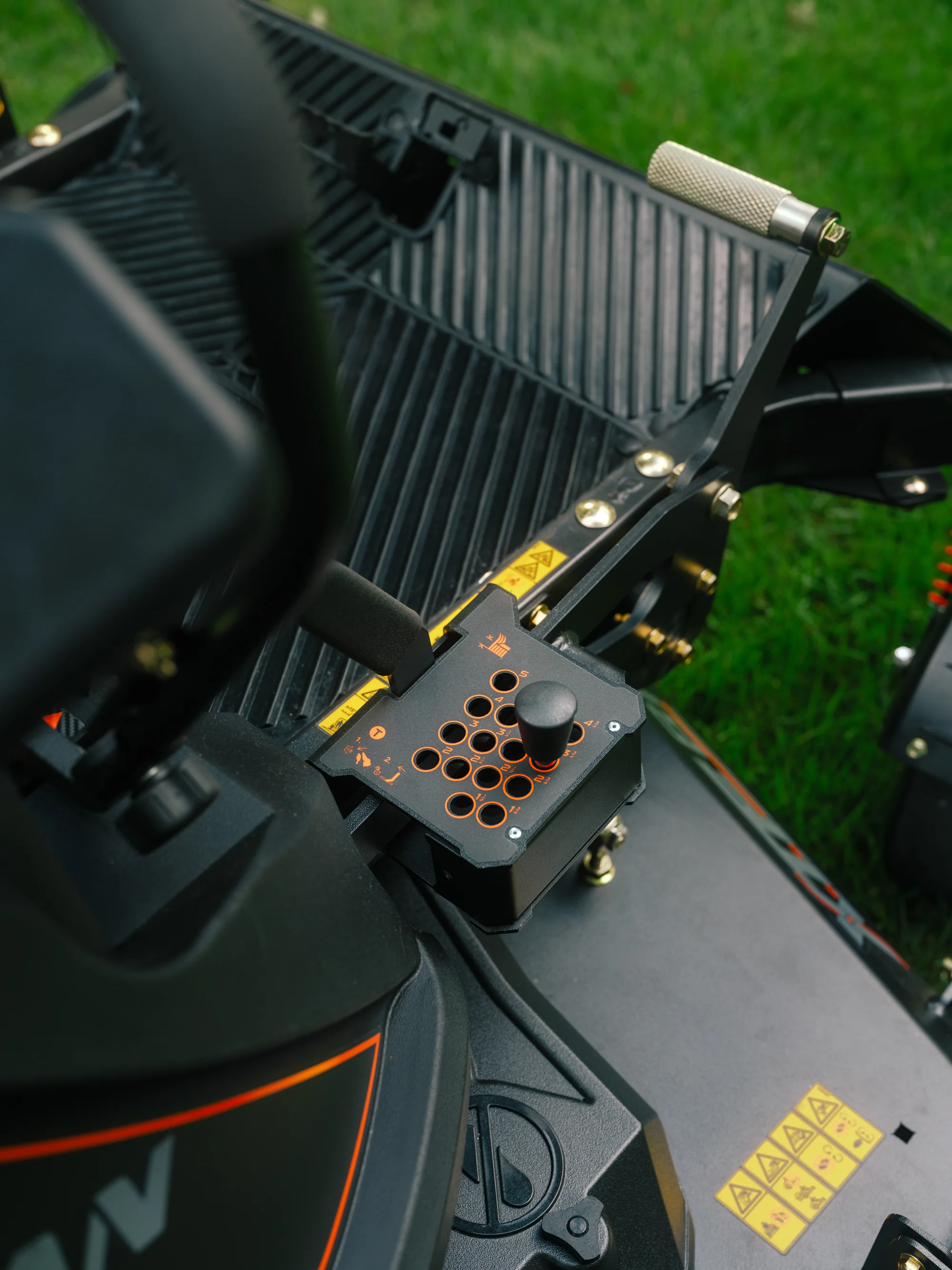 Spartan KGZ XD Series Zero Turn Mower Heavy Duty 7 Gauge Deck Construction feature image