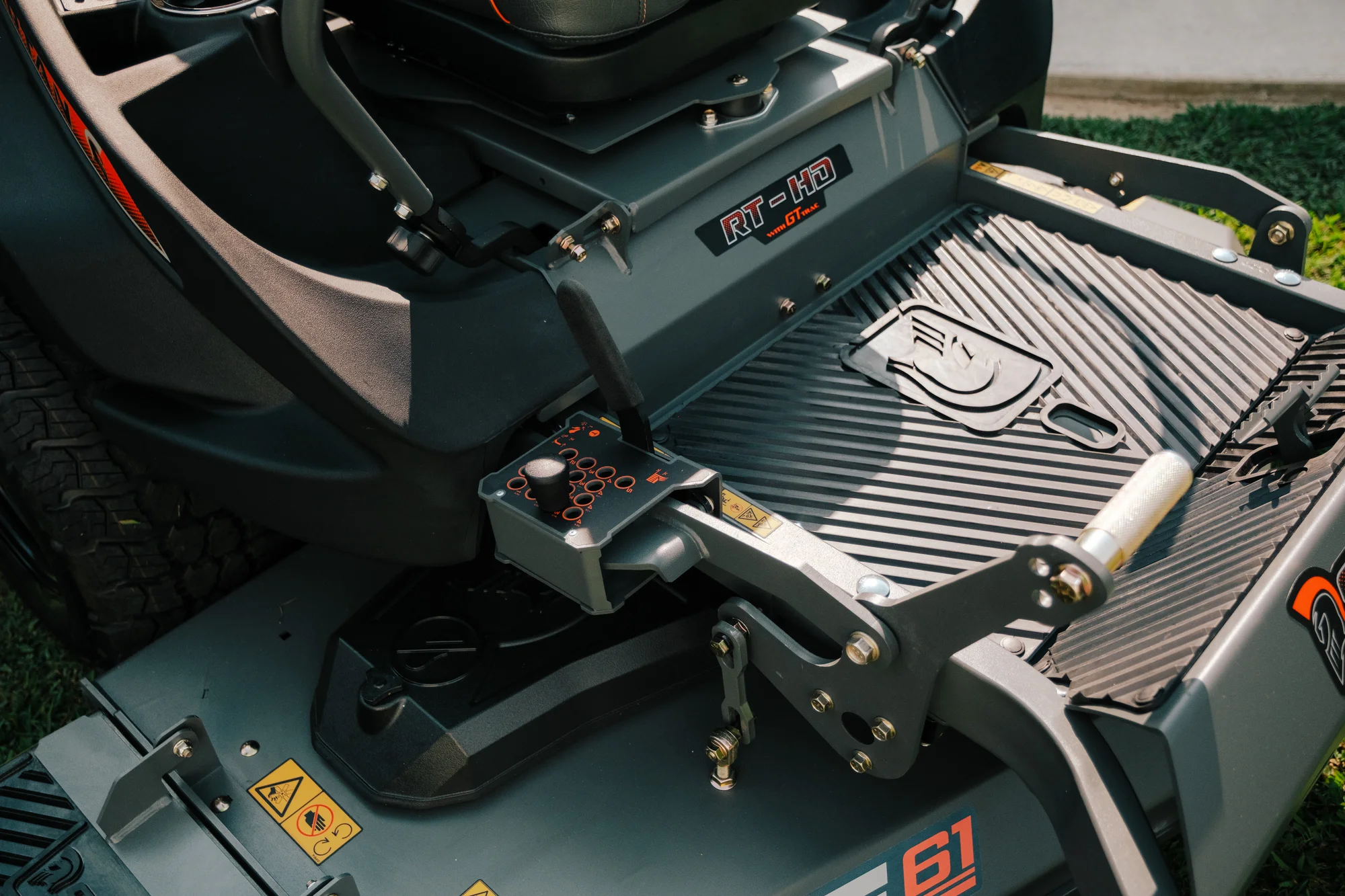 Spartan RT-HD Zero Turn Rider RSRHD154999KX Spartan Rt Hd Zero Turn Rider Rsrhd154999Kx Closeup Cutting Heigh Adjustment Controls product image