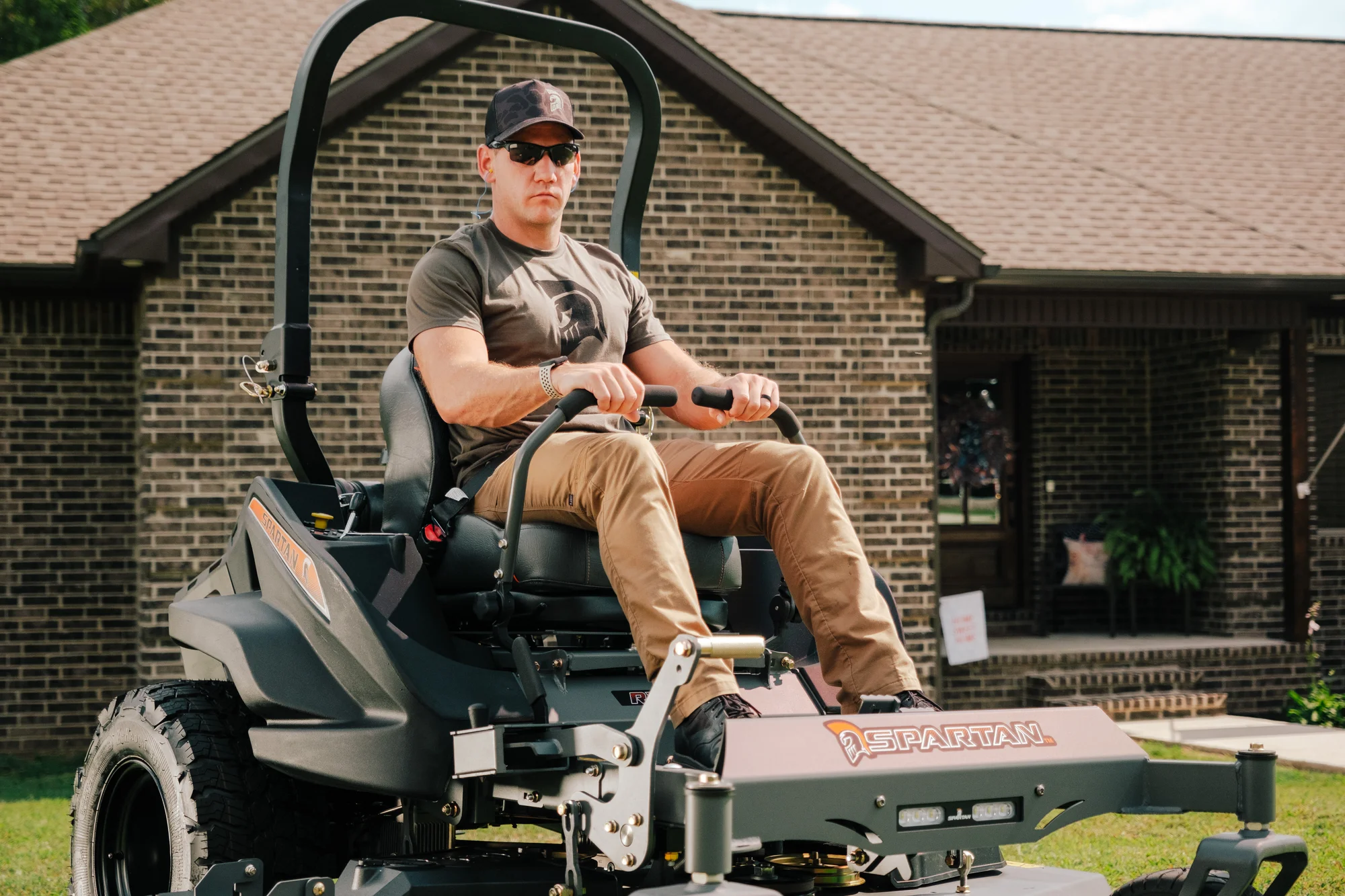 Spartan RT-HD Zero Turn Rider RSRHD154999KX Spartan Rt Hd Zero Turn Rider Rsrhd154999Kx Front View Left Closeup Man On Lawn Residential product image