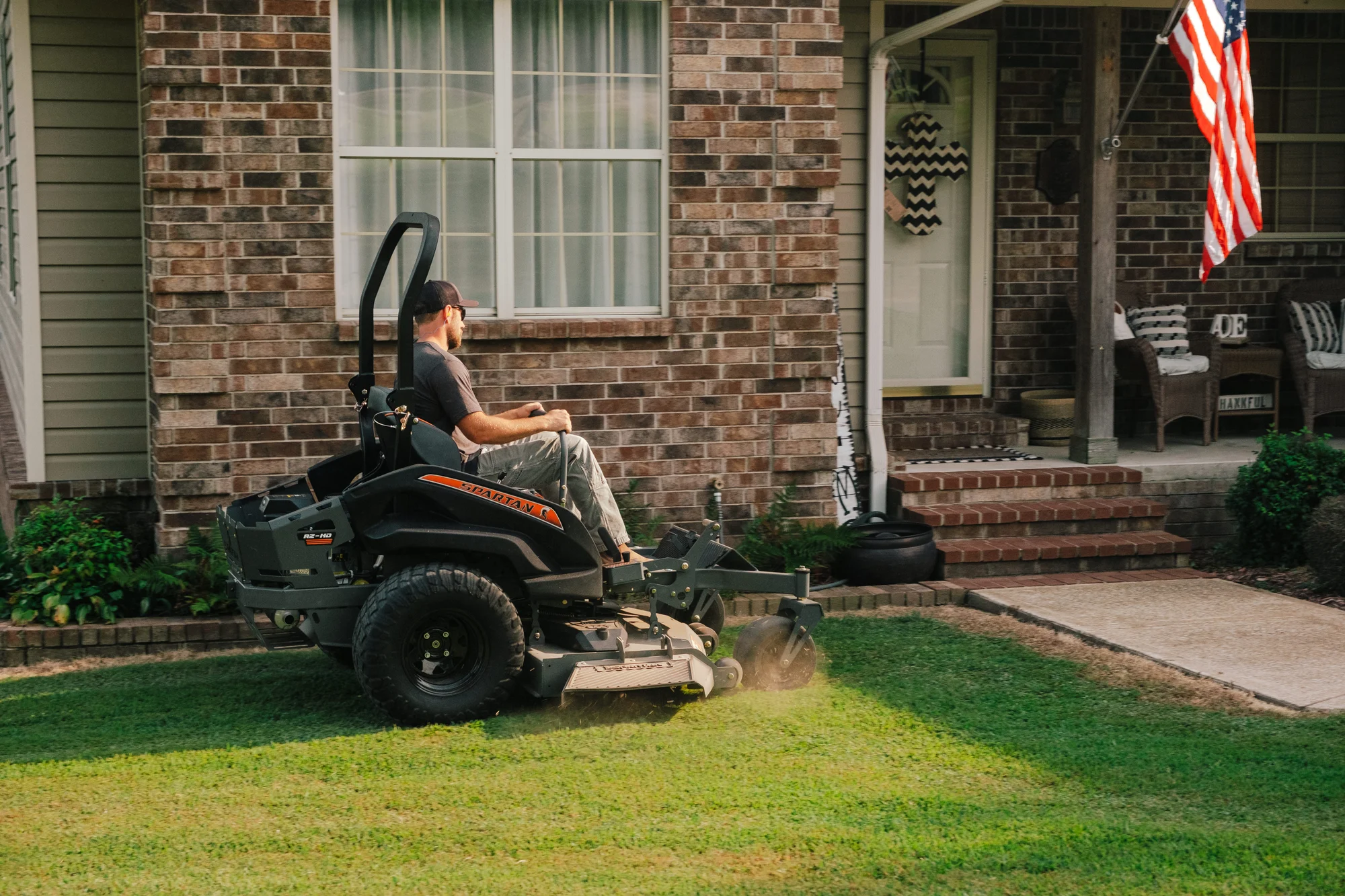 Spartan Rz Hd Zero Turn Rider Rszl1160Fr730 Man Mower House Cutting Grass product image