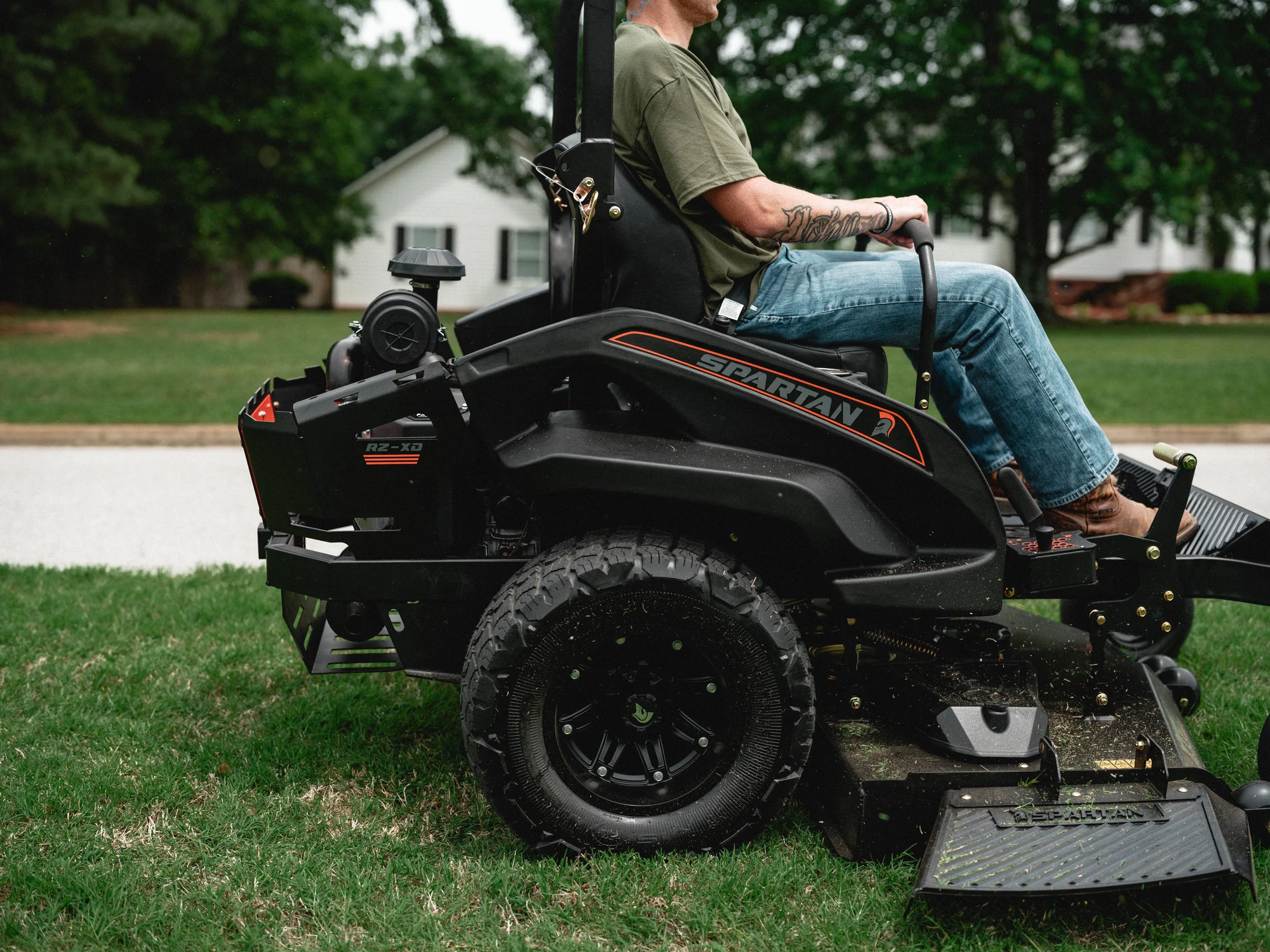 Spartan Rz XD Blackout Series Zero Turn Mower Reinforced Frame Construction feature image