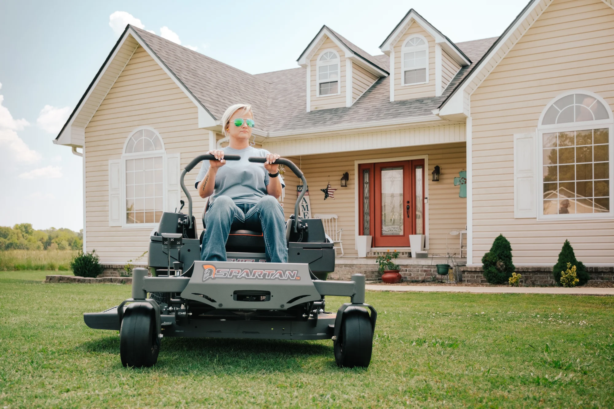 Spartan Shield HD Zero Turn Rider SZSD1K54724SE Spartan Shield Hd Zero Turn Rider Szsd1K54724Se Woman On Mower House product image