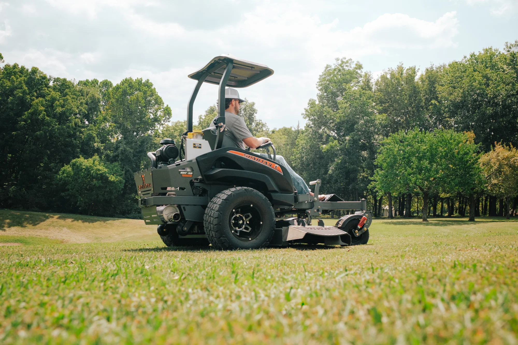 Spartan Srt Xd Zero Turn Rider Rssxd161999Ke Back View Wide Angle product image