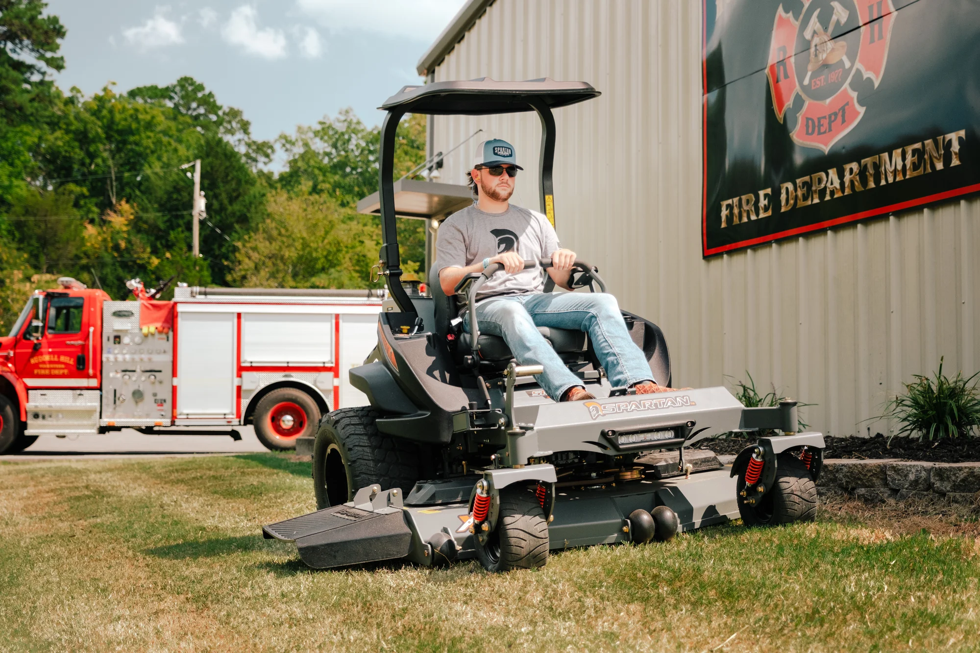 Spartan Srt Xd Zero Turn Rider Rssxd161999Ke Man Mowing Property Closeup product image