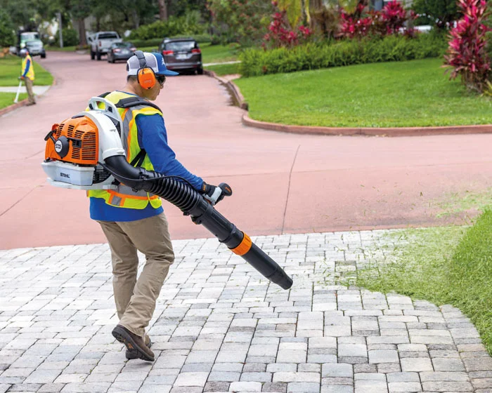 Stihl Backpack Blower BR 450 Stihl Backpack Blower Br 450 Man Clearing Sidewalk product image