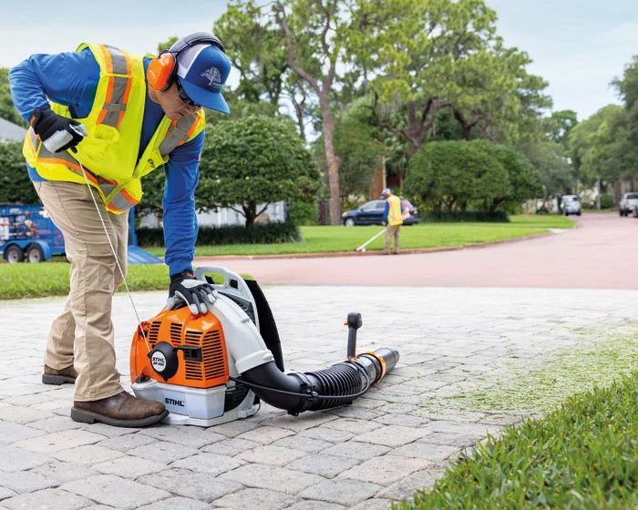 Stihl Backpack Blower Br 450 Man Setting Up product image