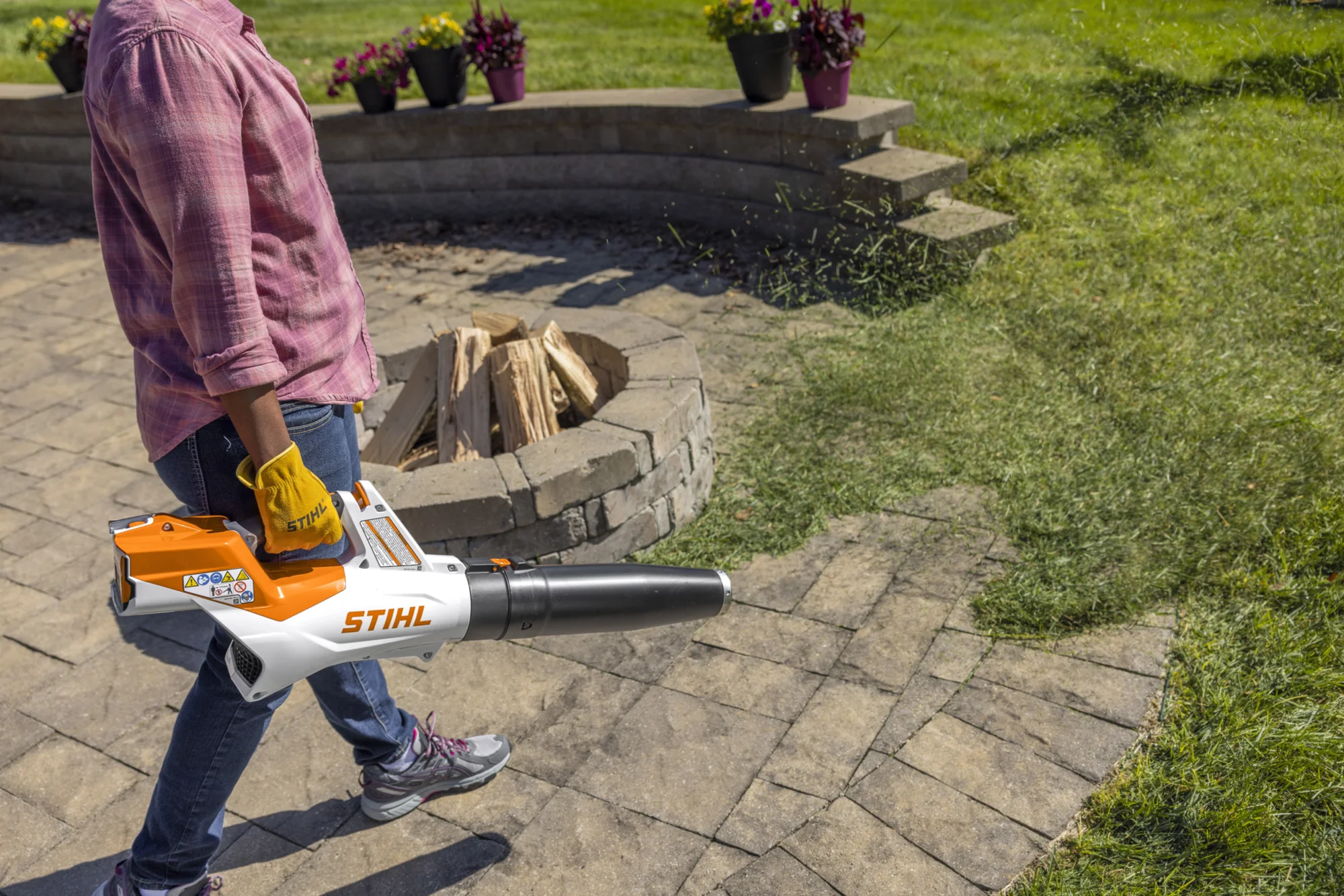 STIHL Bga Series Leaf Blowers Low Weight Design feature image