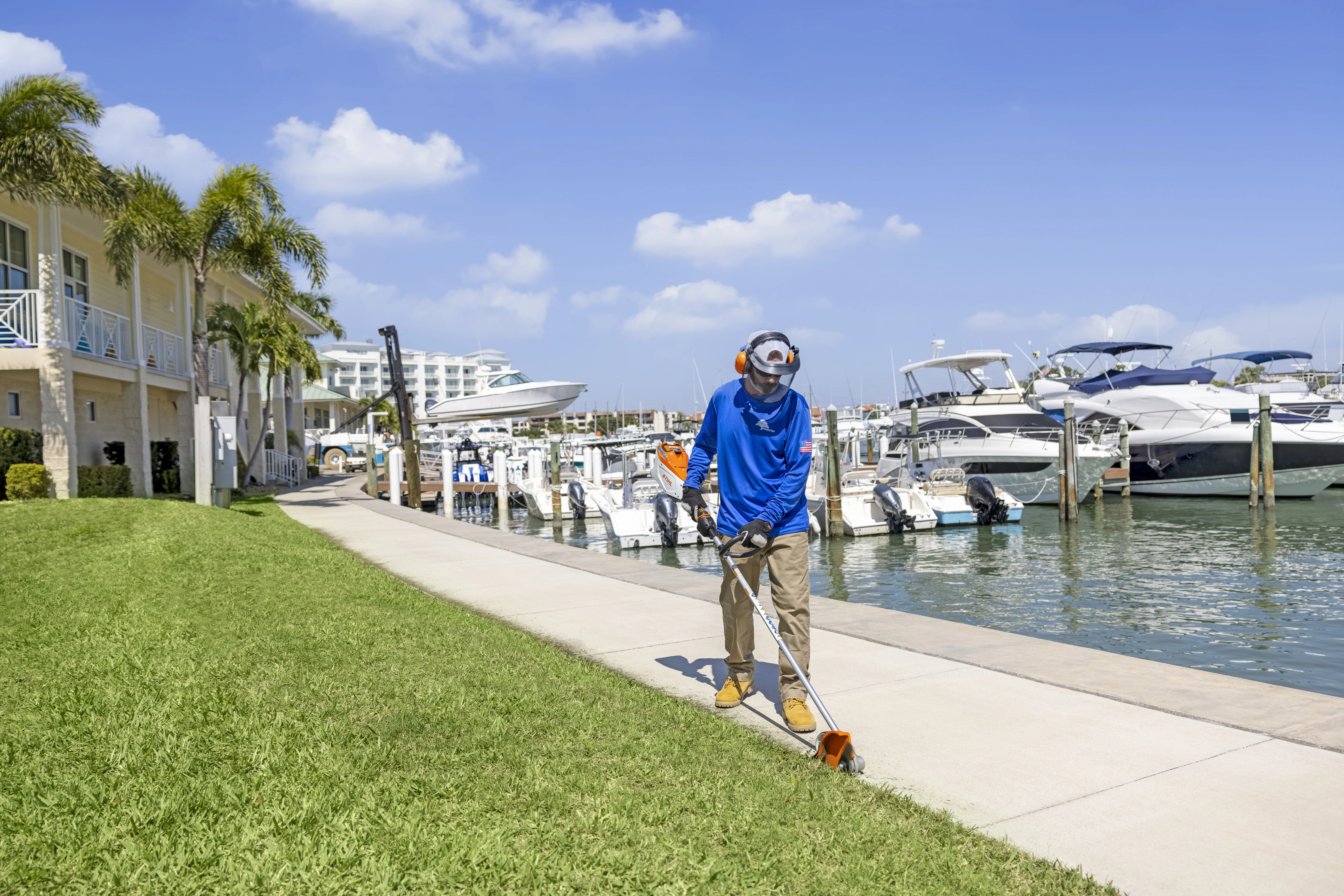 Stihl Edger FCA 140 Stihl Fca Series Edgers Fca 140 Side Walk Marina product image