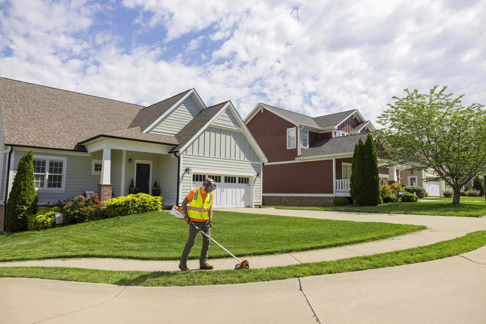 Stihl Edger FCA 140 Stihl Fca Series Edgers Fca140 Neighborhood Sidewalk Edging product image