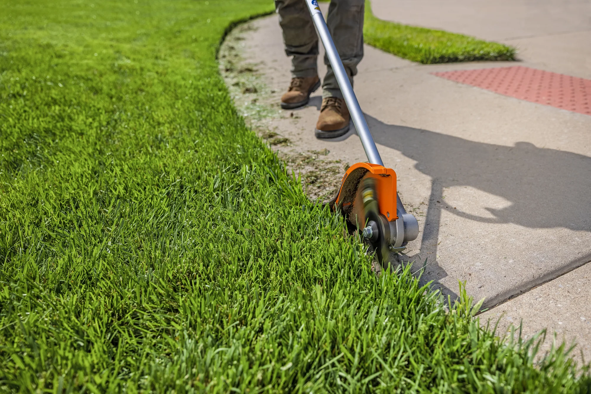 Stihl Fca Series Edgers Fca140 Sidewalk Edging Action product image