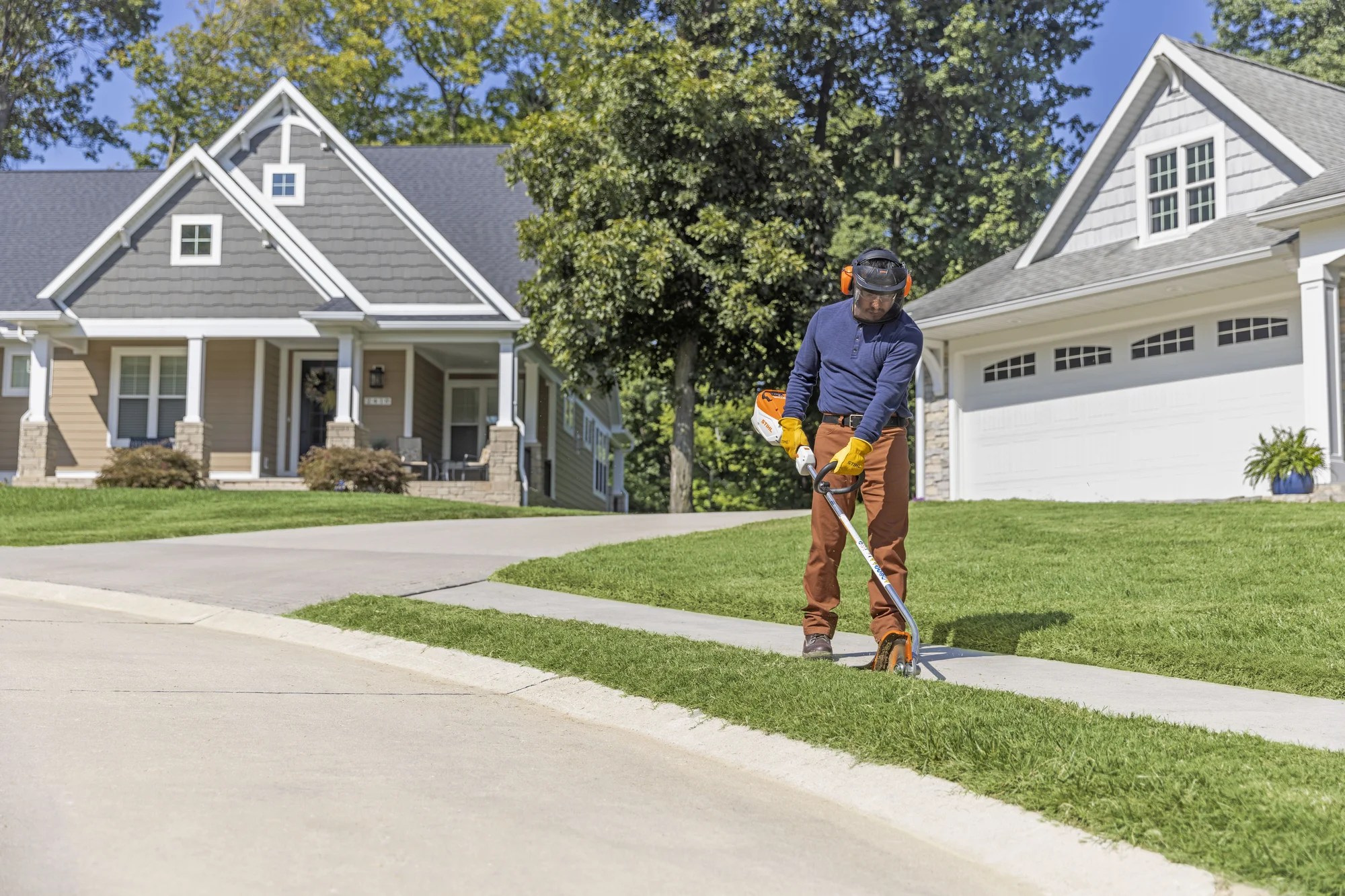 Stihl Edger FCA 80 Stihl Fca Series Edgers Fca80 Residential Sidewalk Edging product image