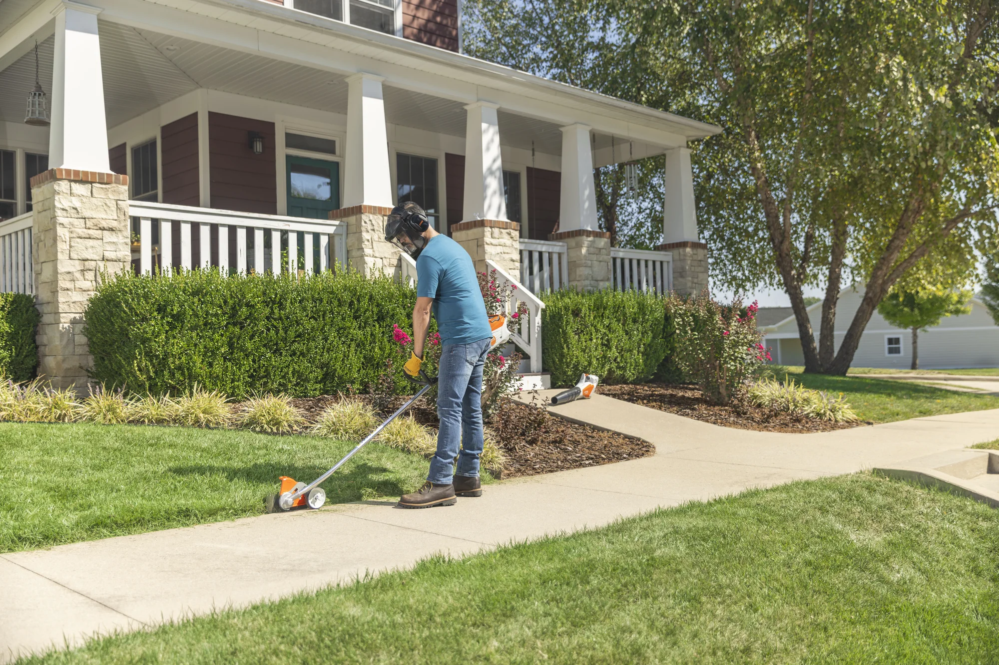 Stihl Edger FCA 80 R Stihl Fca Series Edgers Fca80R Home Sidewalk Edging product image