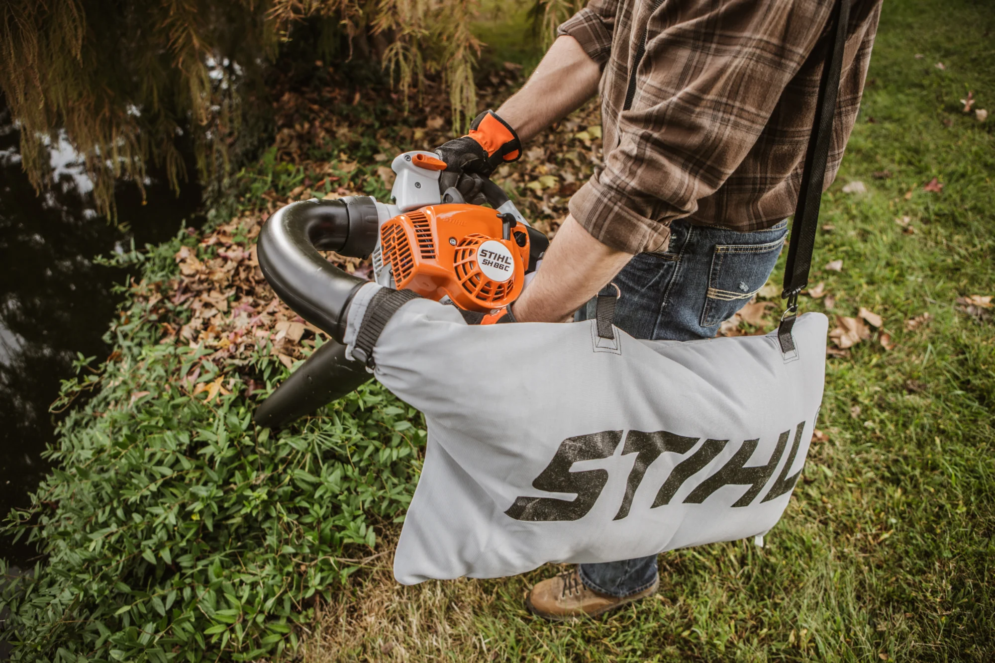 STIHL Sh Series Leaf Blowers Ergonomic Handle Design feature image