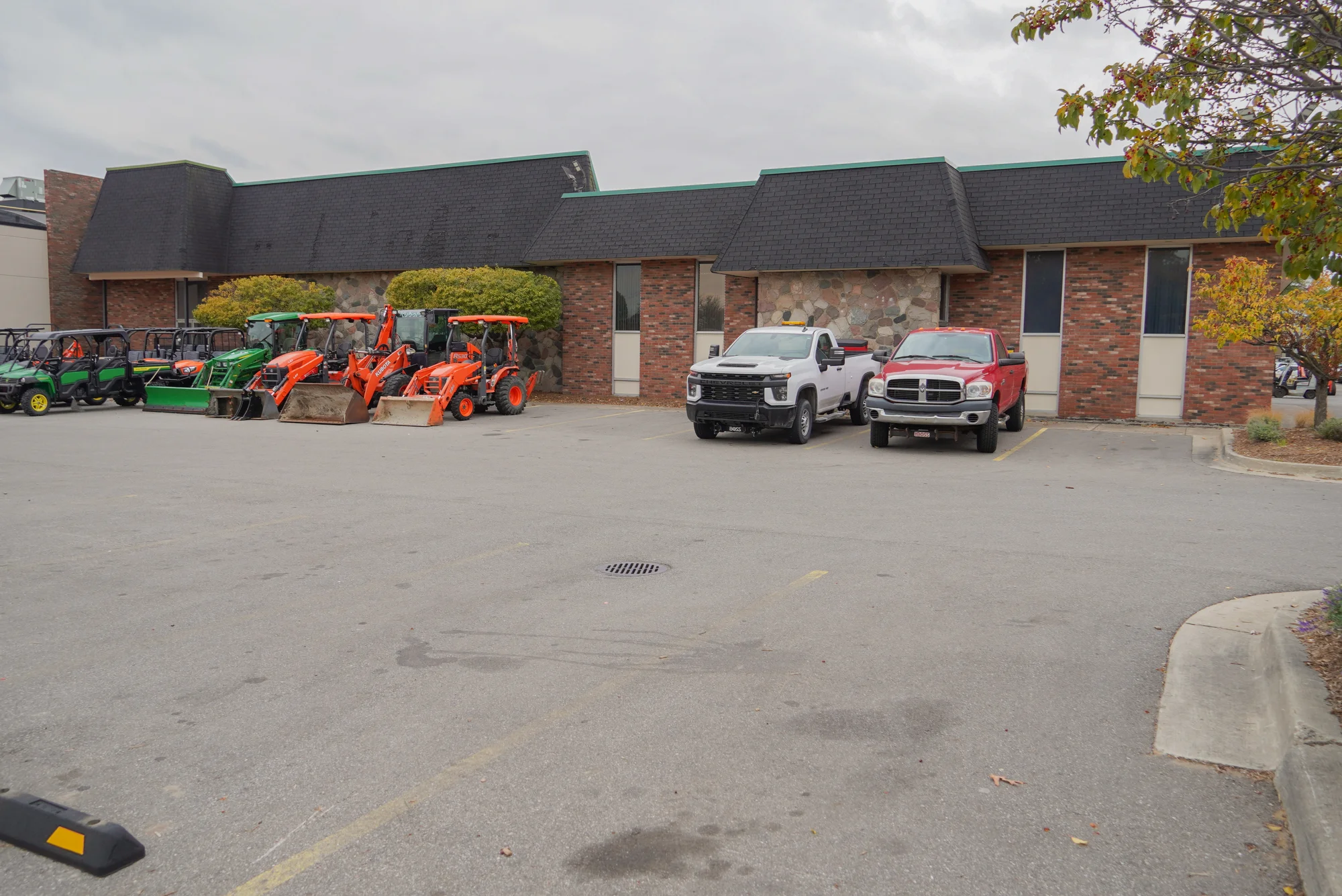 Store Location Utica Service Bay product image