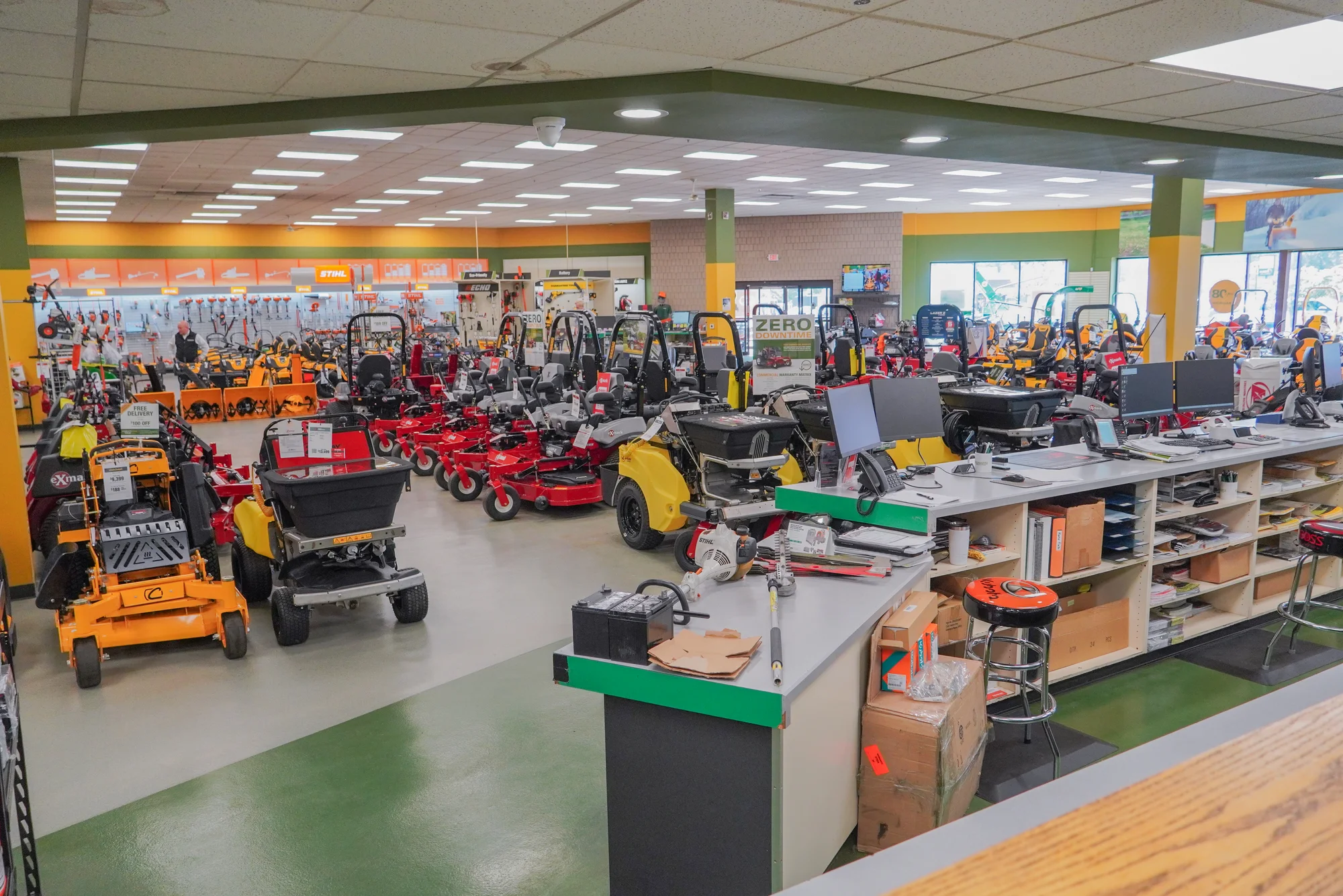 Store Location Utica Wide Interior Overview product image