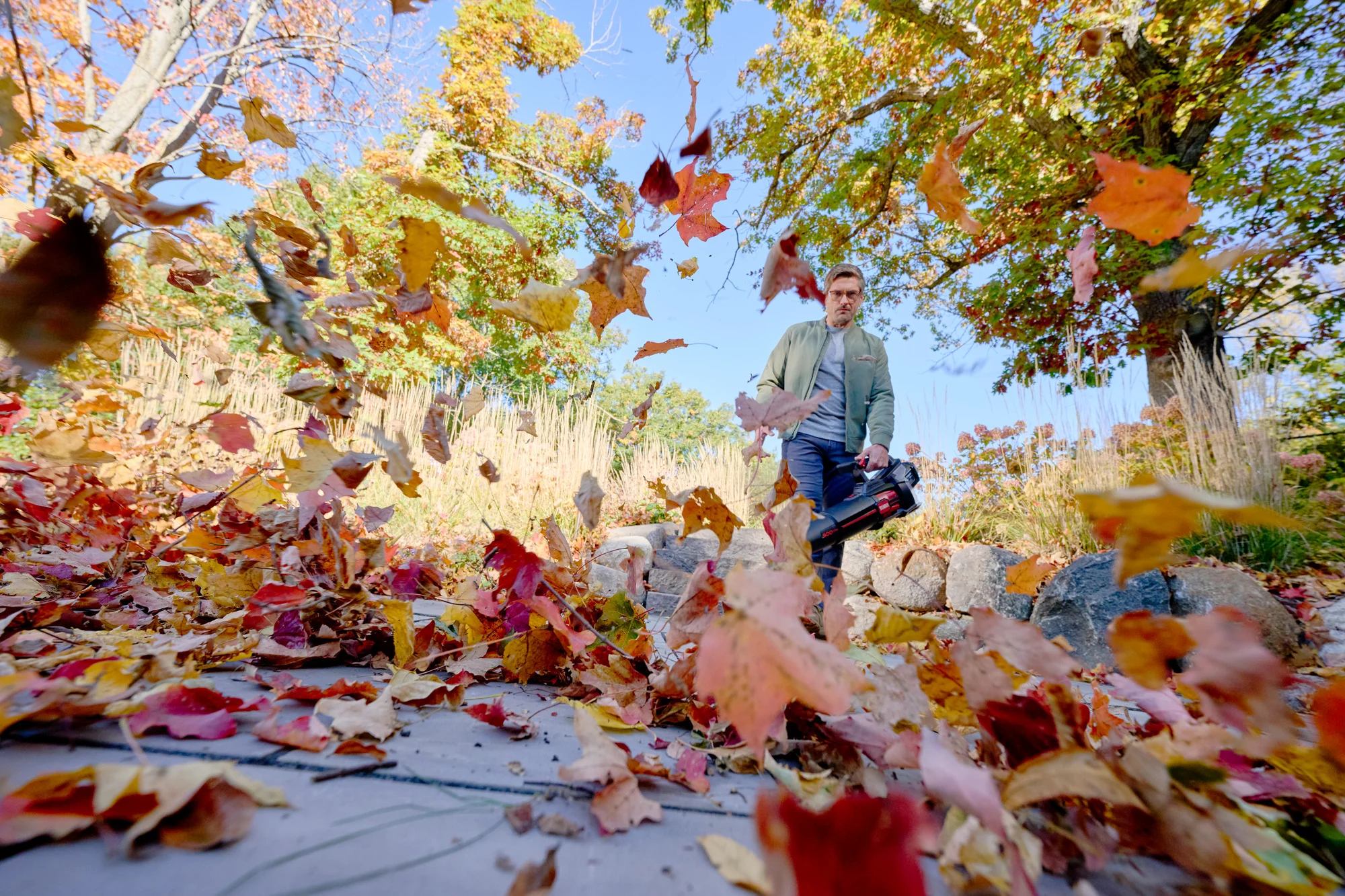 Toro 60V Max 900 Series Leaf Blower 51827 Blowing Leaves Toward Camera product image