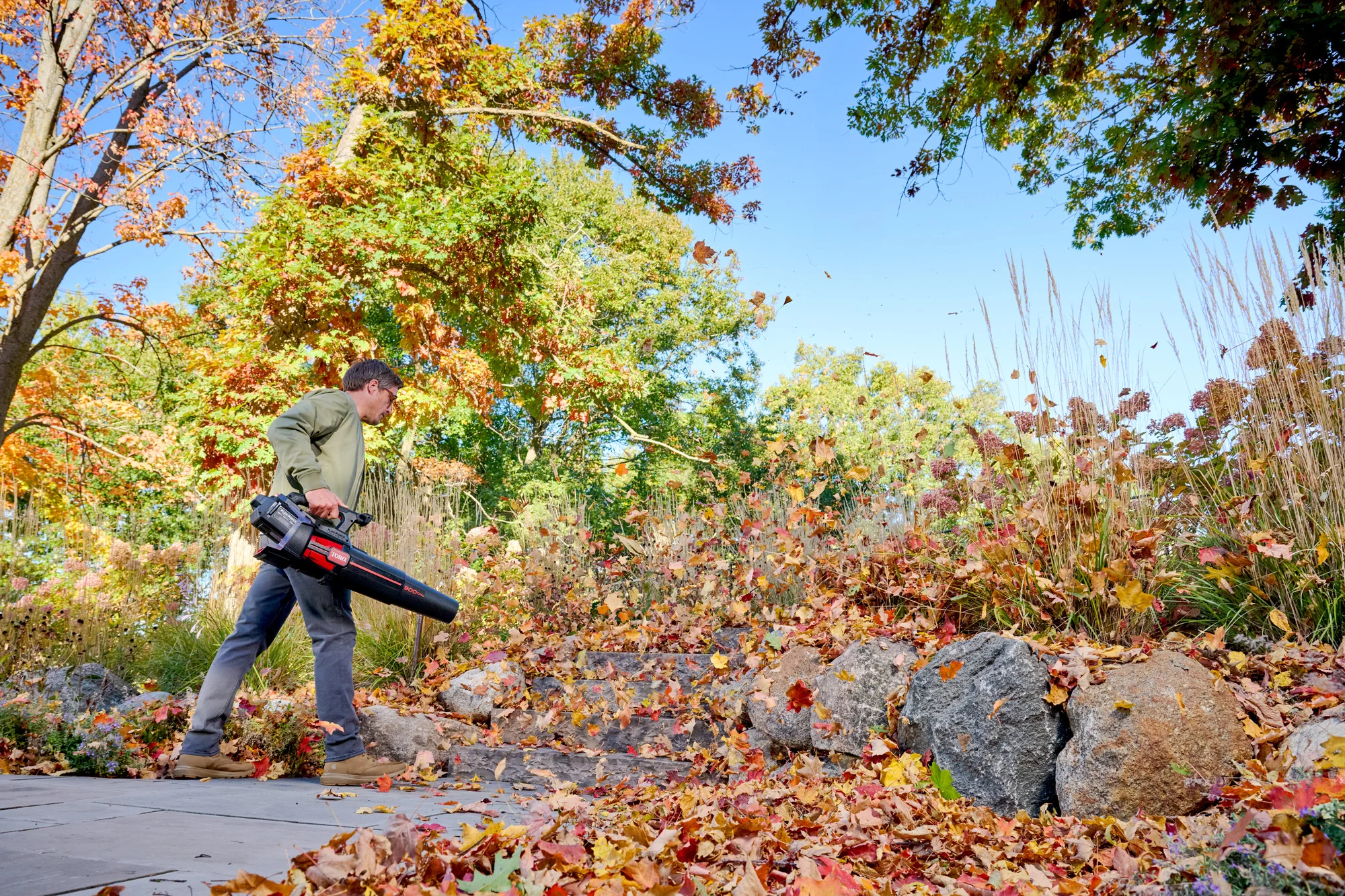 Toro 60V MAX Leaf Blower 51827 Toro 60V Max 900 Series Leaf Blower 51827 Driveway Edge Leaf Cleanup product image