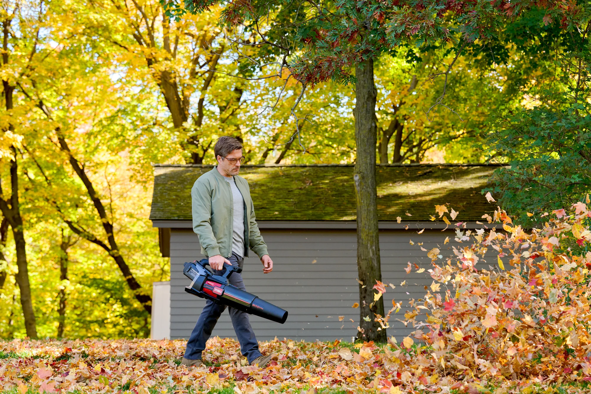 Toro 60V MAX Leaf Blower 51827 Toro 60V Max 900 Series Leaf Blower 51827 Walking Yard Leaf Cleanup product image