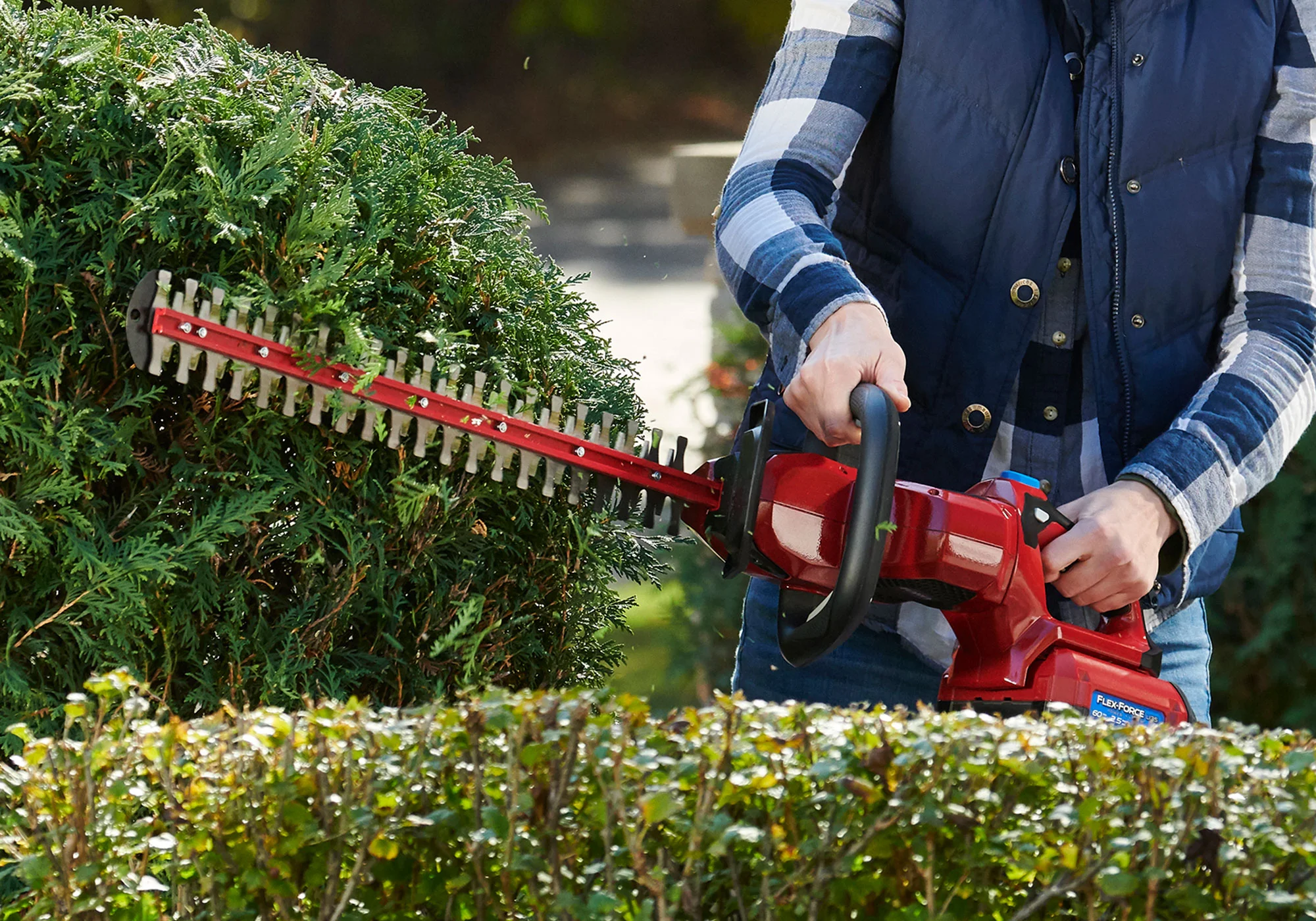 Toro 60V Max Series Hedge Trimmers Ergonomic Design feature image