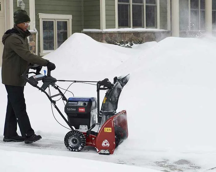 Toro 60v Snowmaster Series Single Stage Snow Blower 39914 Man Clearing Driveway