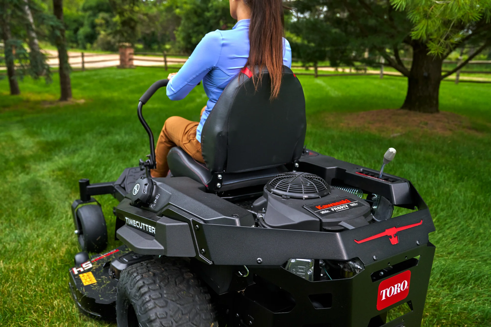 Toro Timecutter Max Havoc Myride Series Zero Turn Rider 77507 Woman Back View product image
